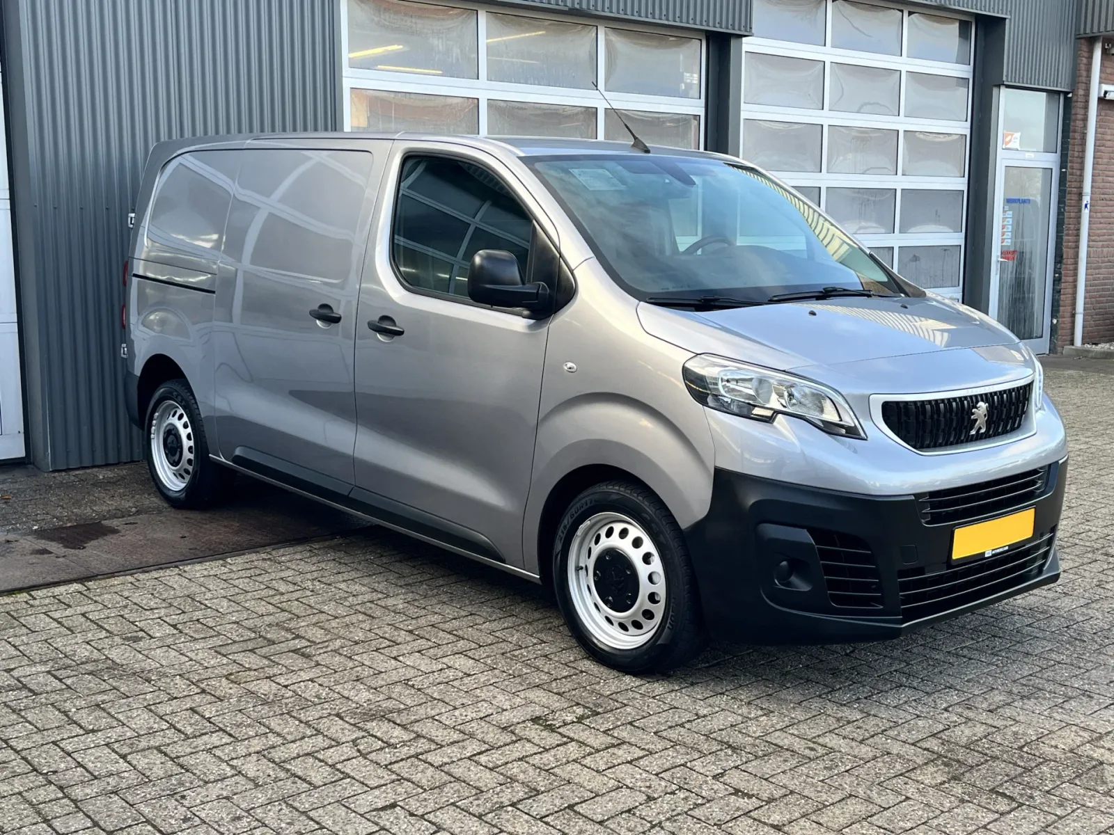 Peugeot Expert (2020) — foto 1