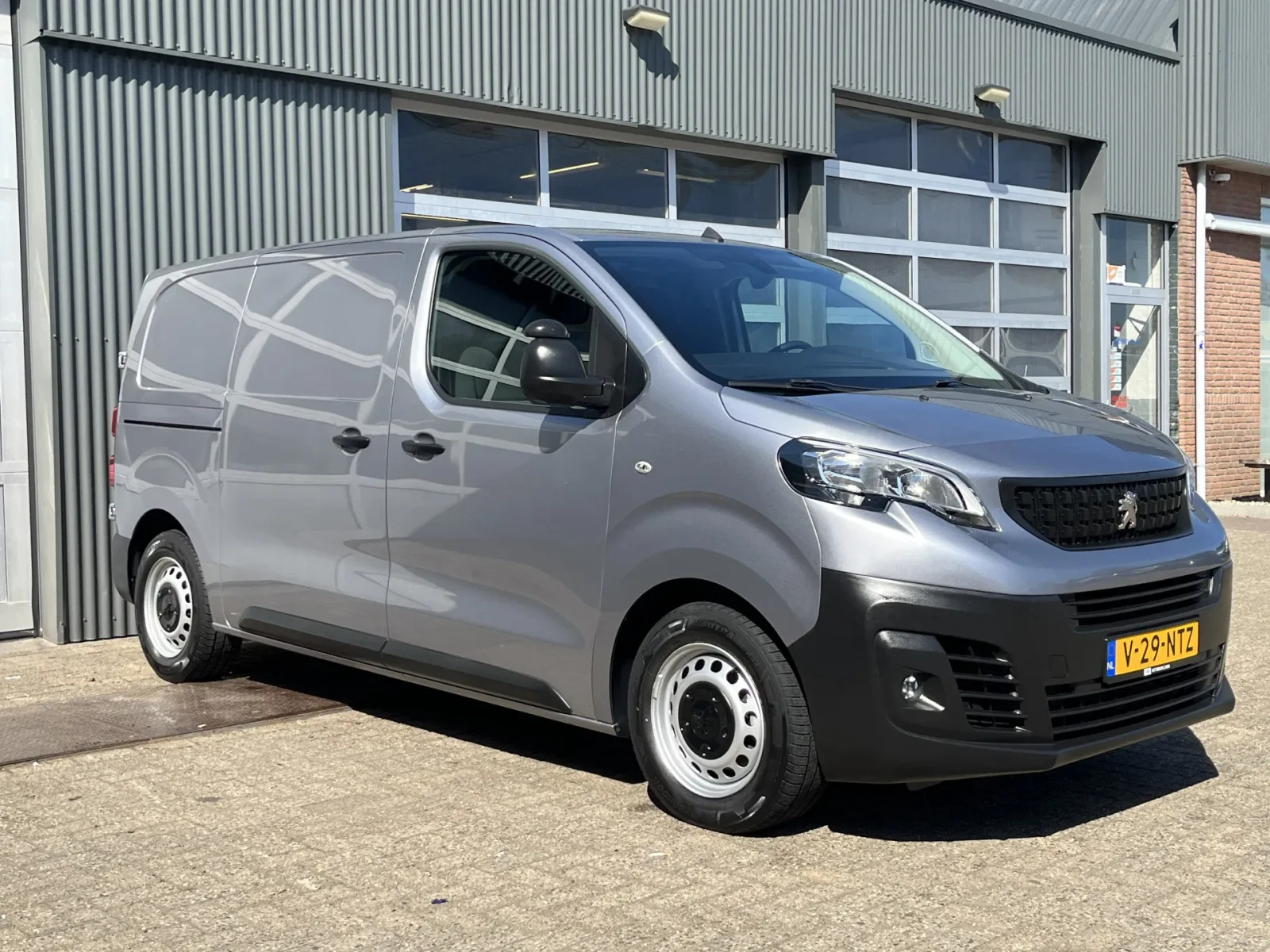 Peugeot Expert (2022) — foto 1