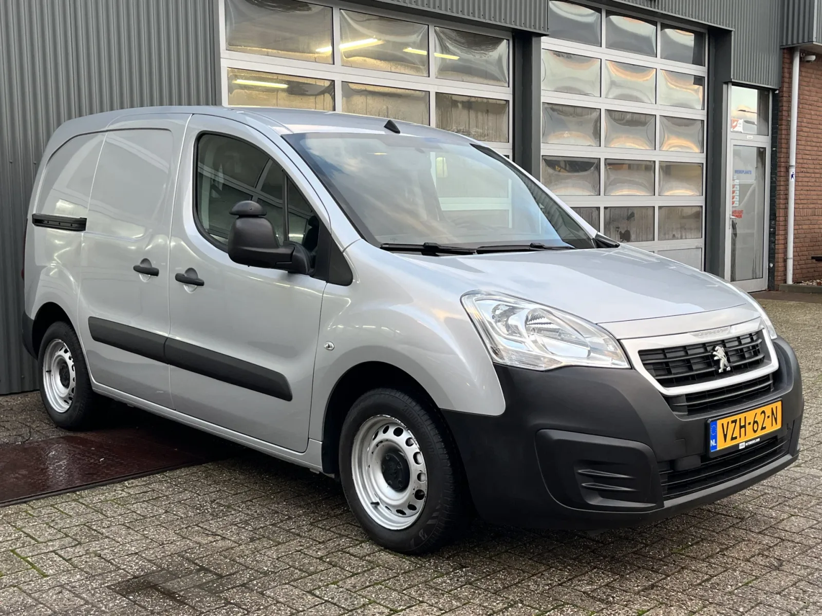 Peugeot Partner (2017) — foto 1