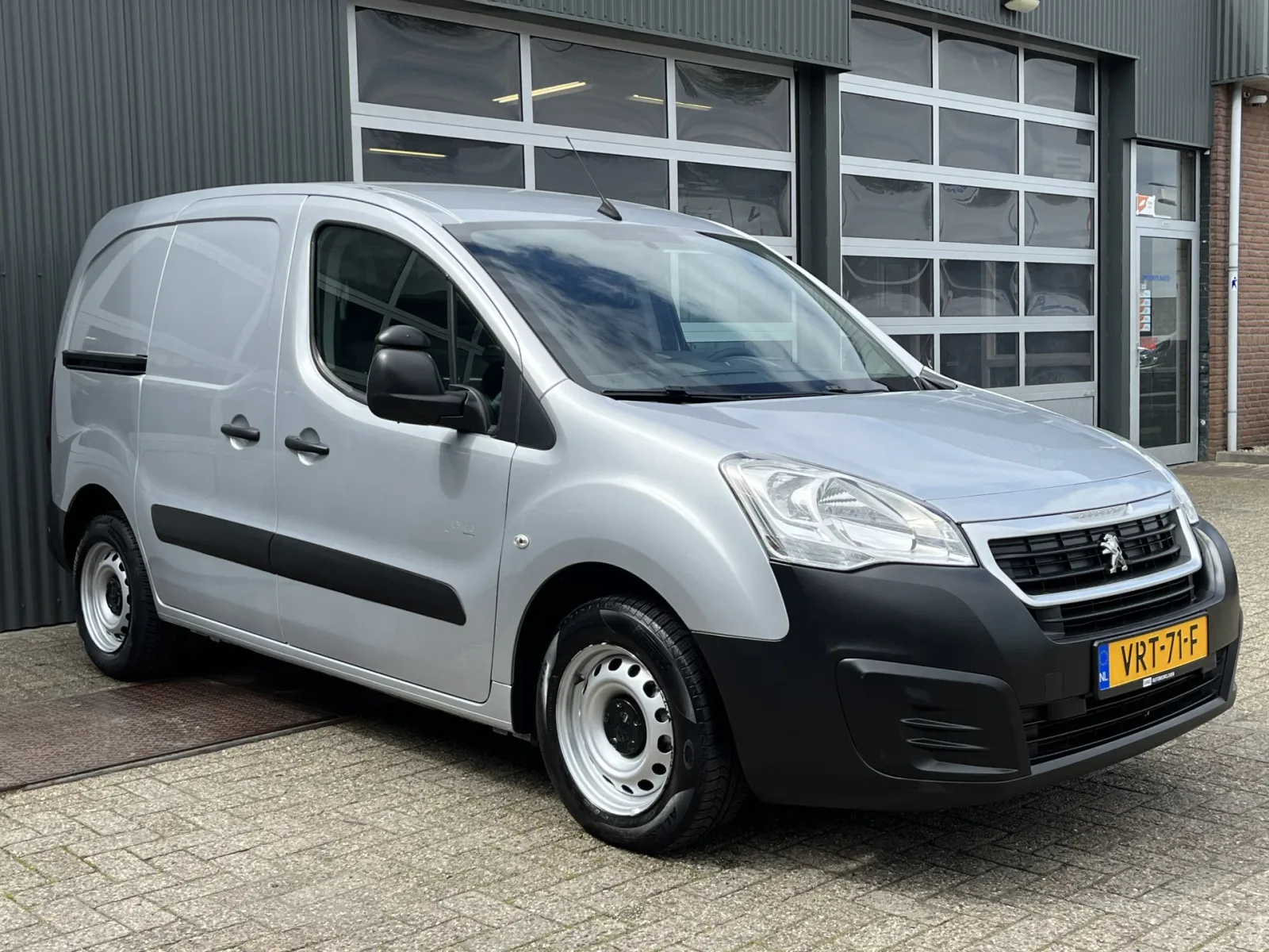 Peugeot Partner (2017) — foto 1