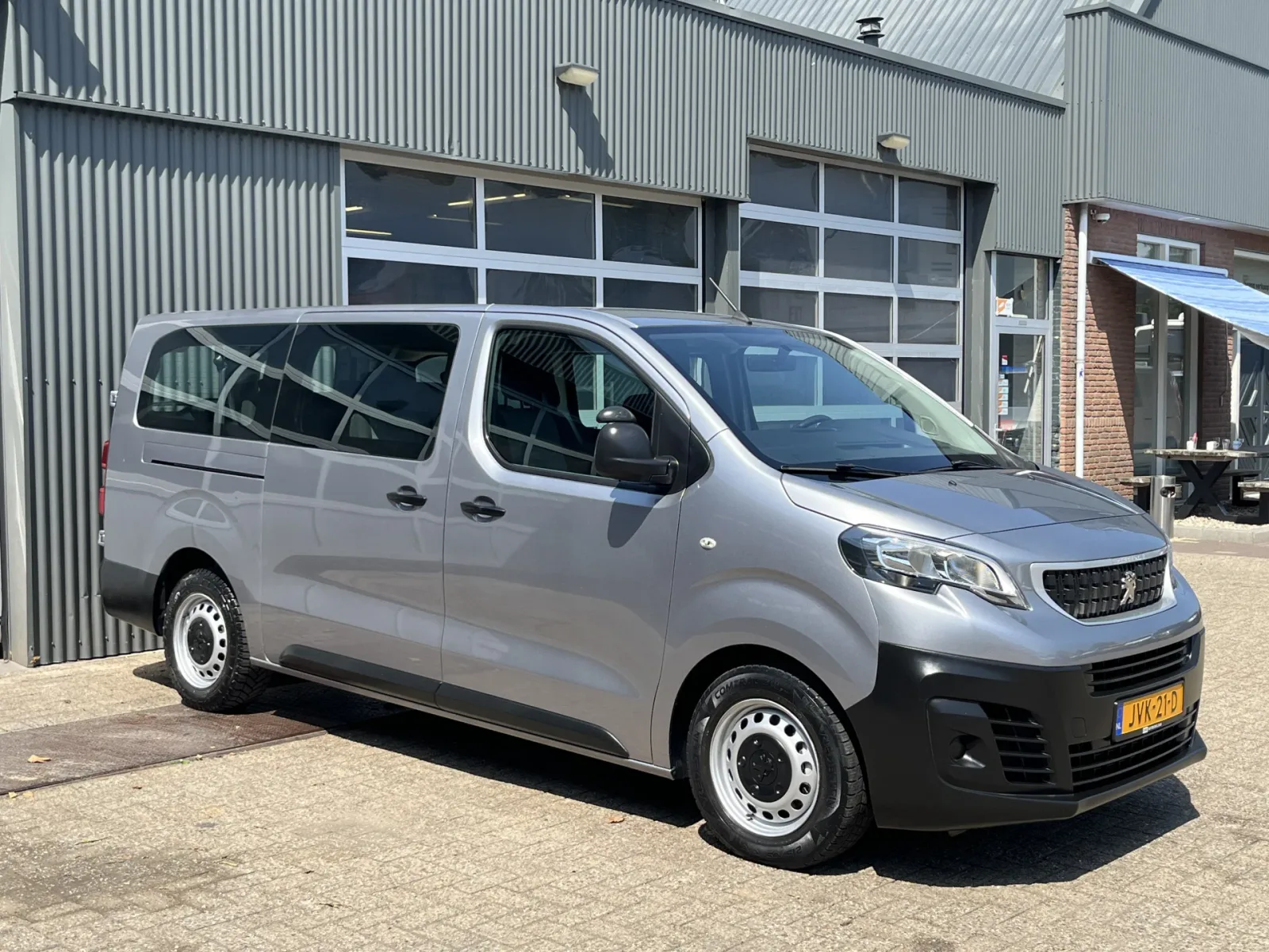 Peugeot Traveller (2019) — foto 1