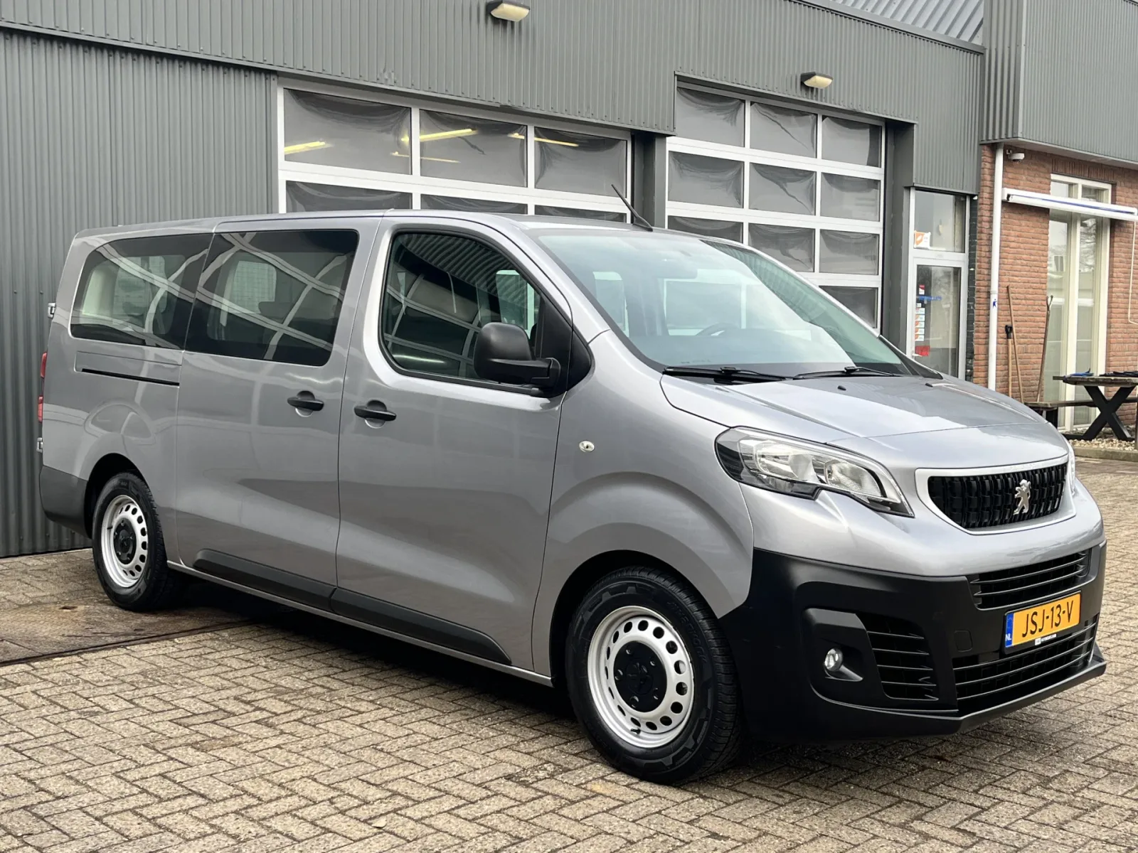 Peugeot Traveller (2020) — foto 1
