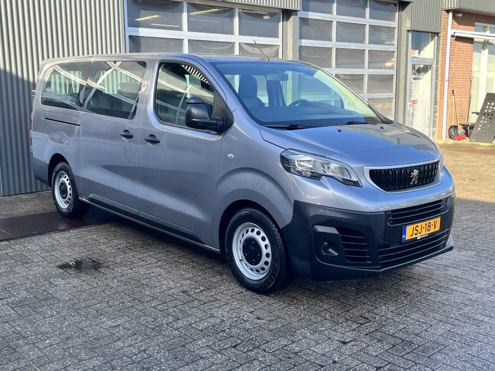Peugeot Traveller (2019) — foto 1