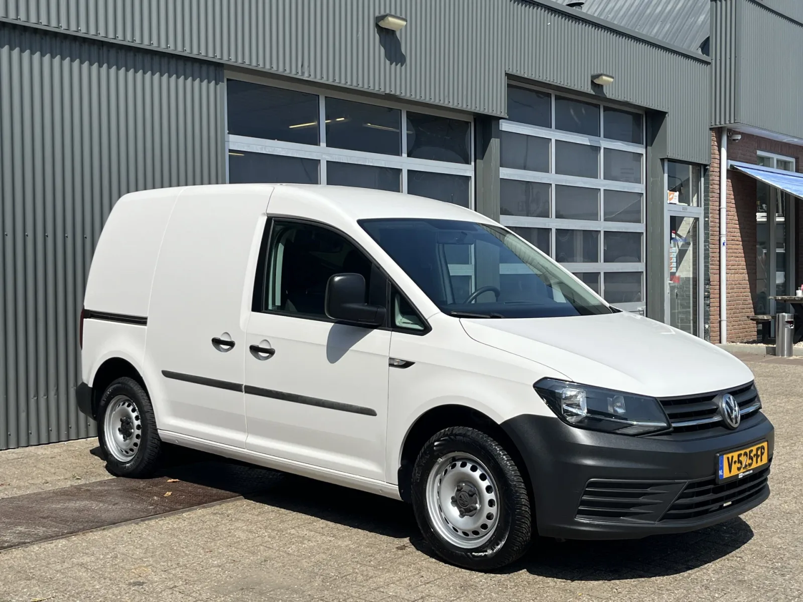 Volkswagen Caddy (2017) — foto 1