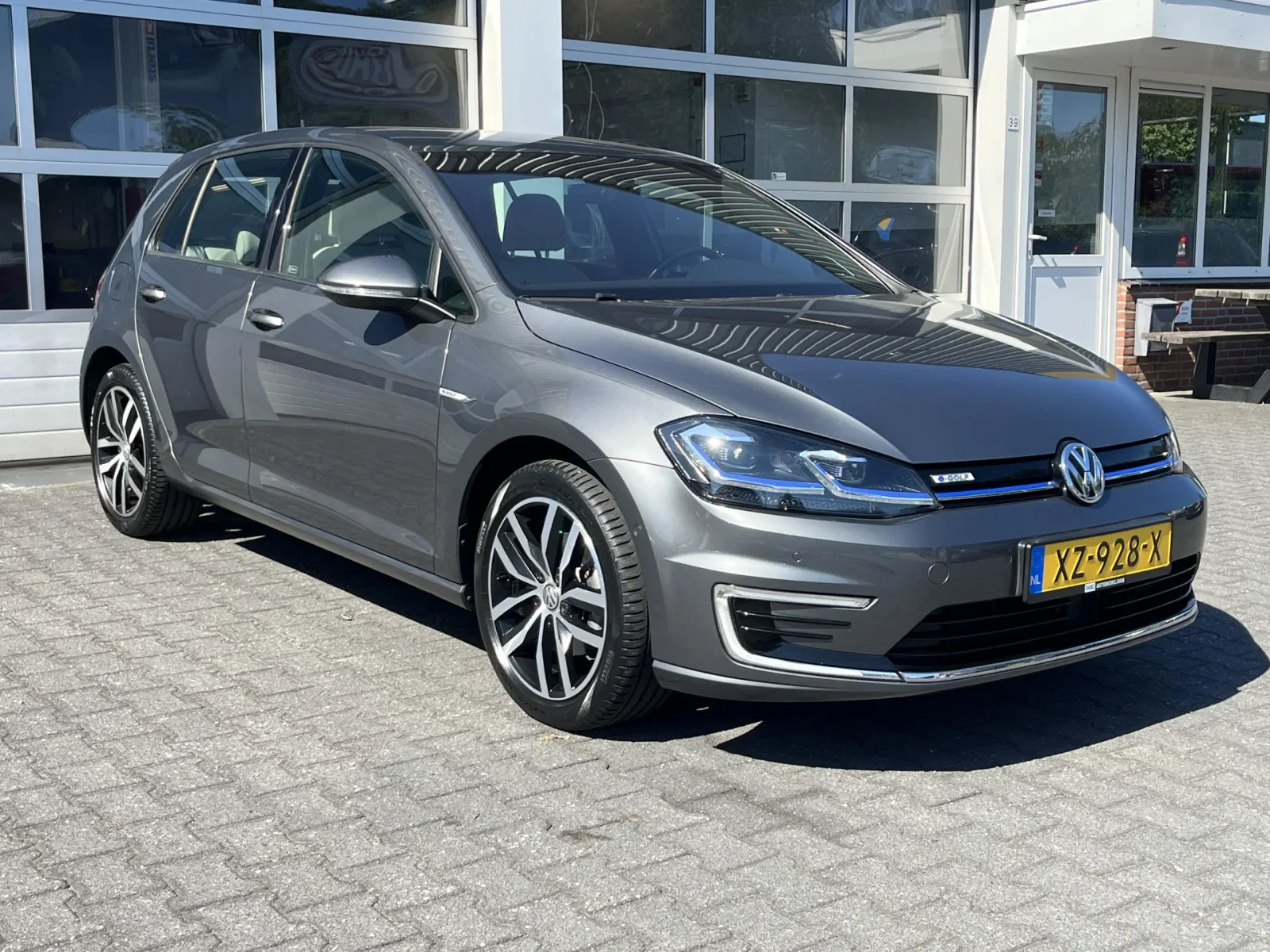 Volkswagen E-Golf (2019) — foto 1