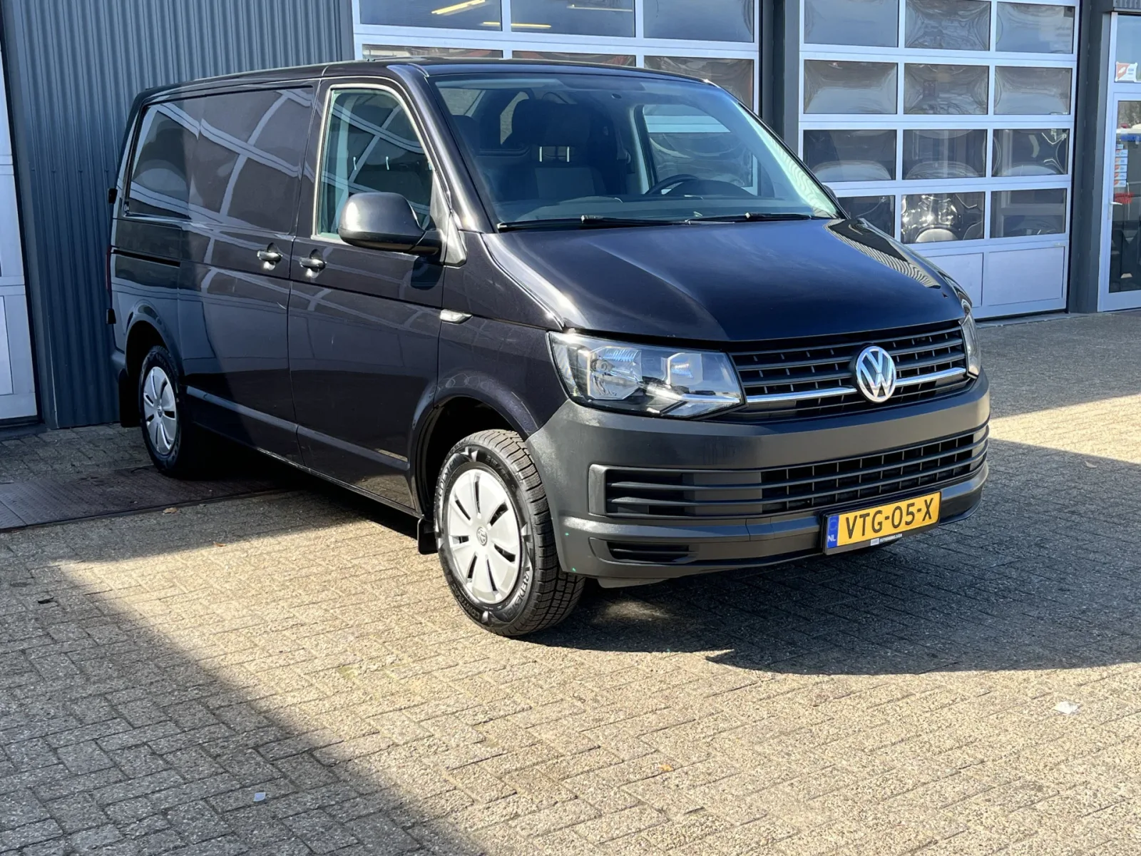 Volkswagen Transporter (2018) — foto 1