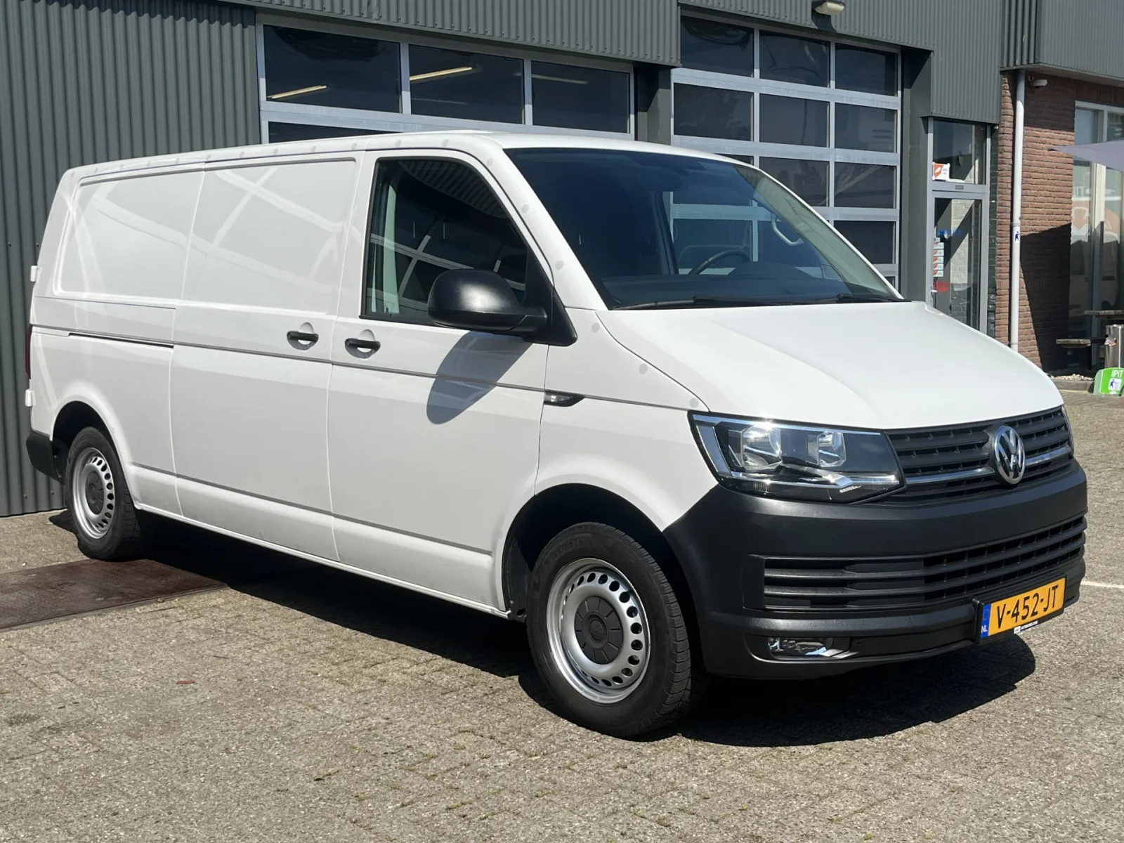 Volkswagen Transporter (2017) — foto 1