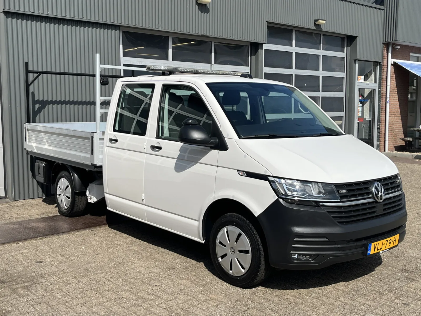 Volkswagen Transporter (2021) — foto 1