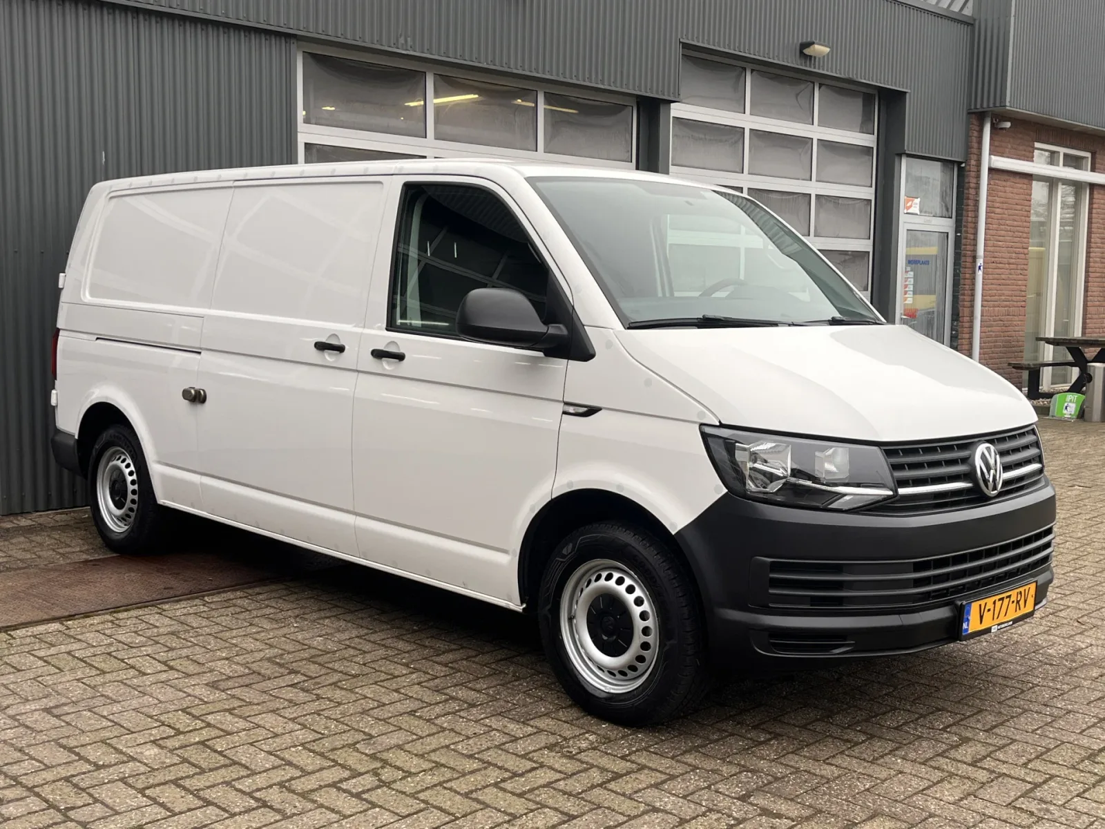Volkswagen Transporter (2018) — foto 1
