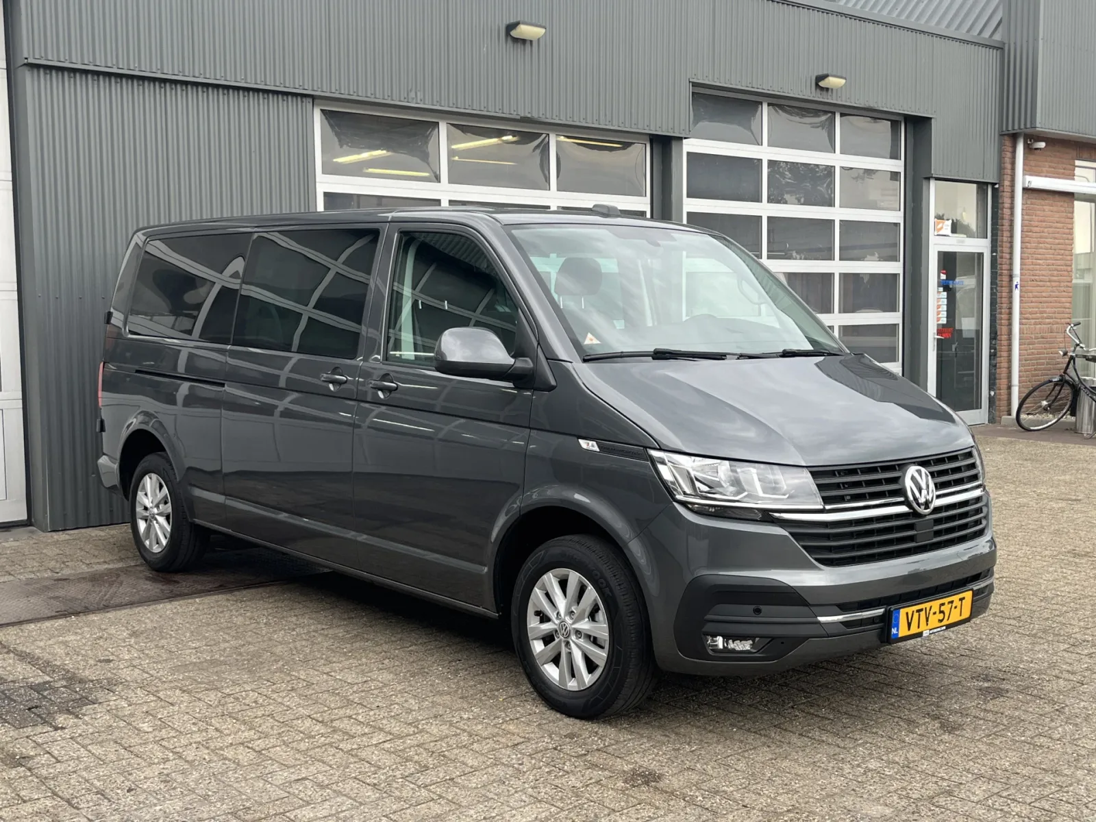 Volkswagen Transporter (2023) — foto 1