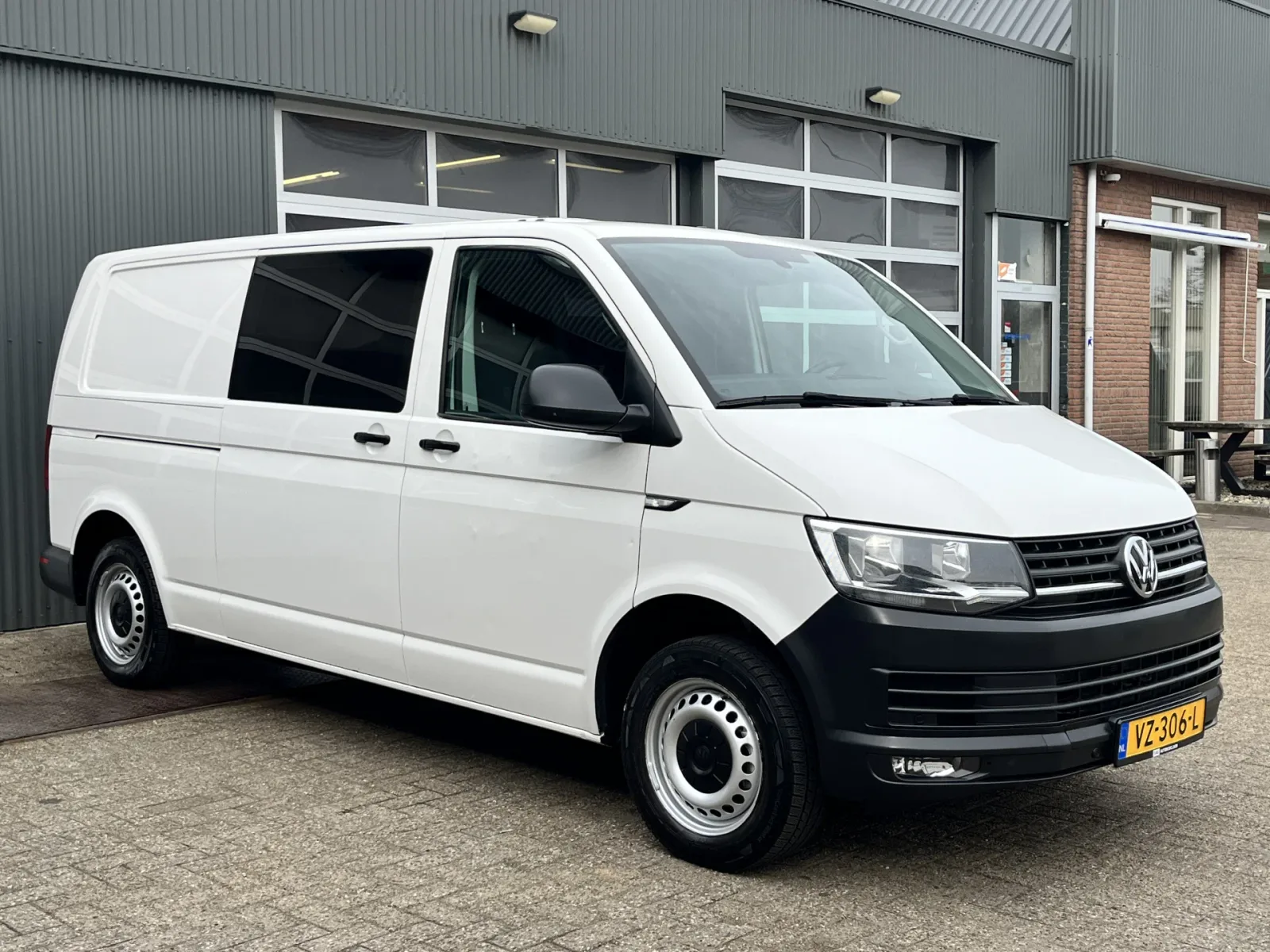 Volkswagen Transporter (2016) — foto 1