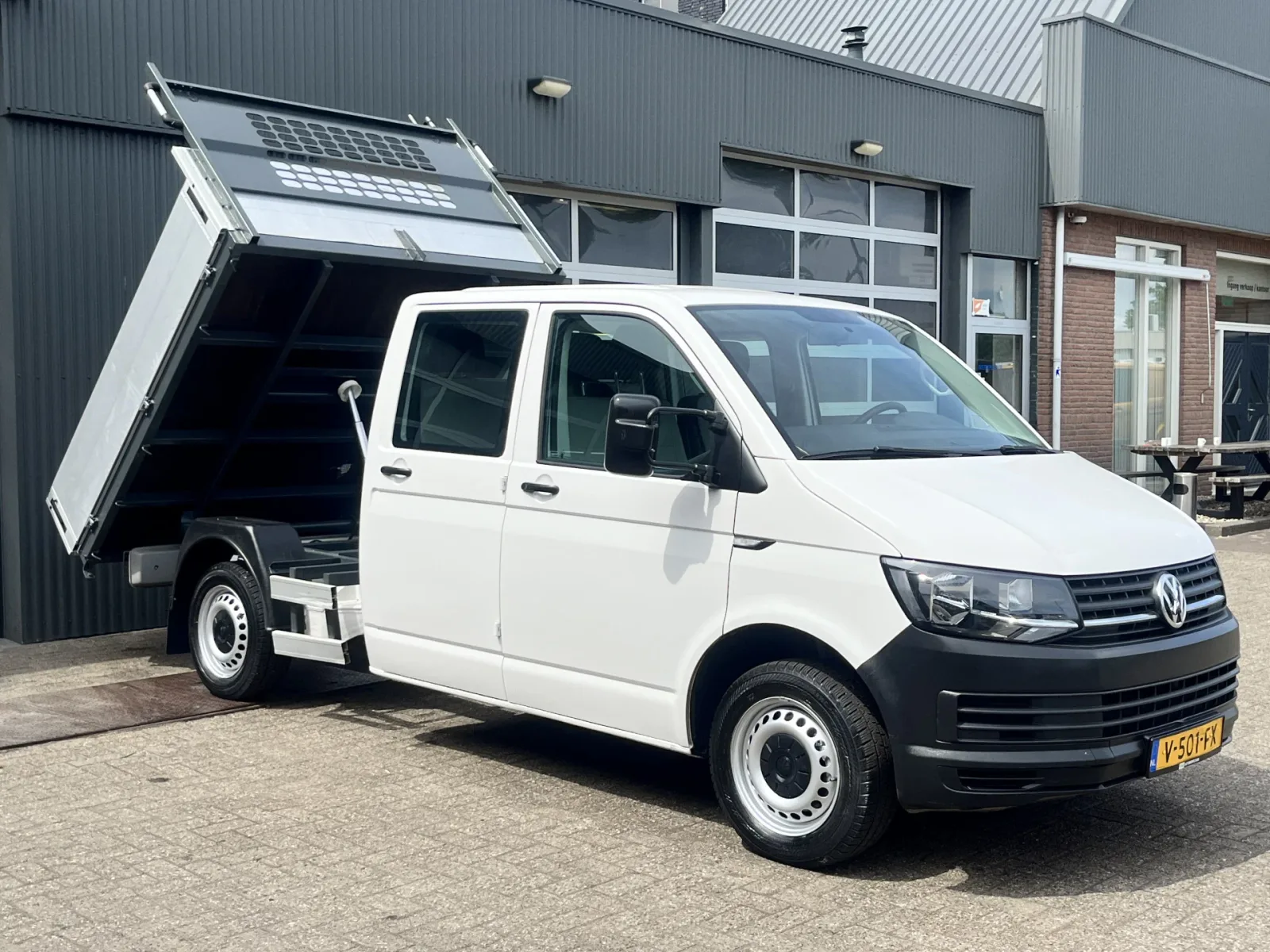 Volkswagen Transporter (2017) — foto 1