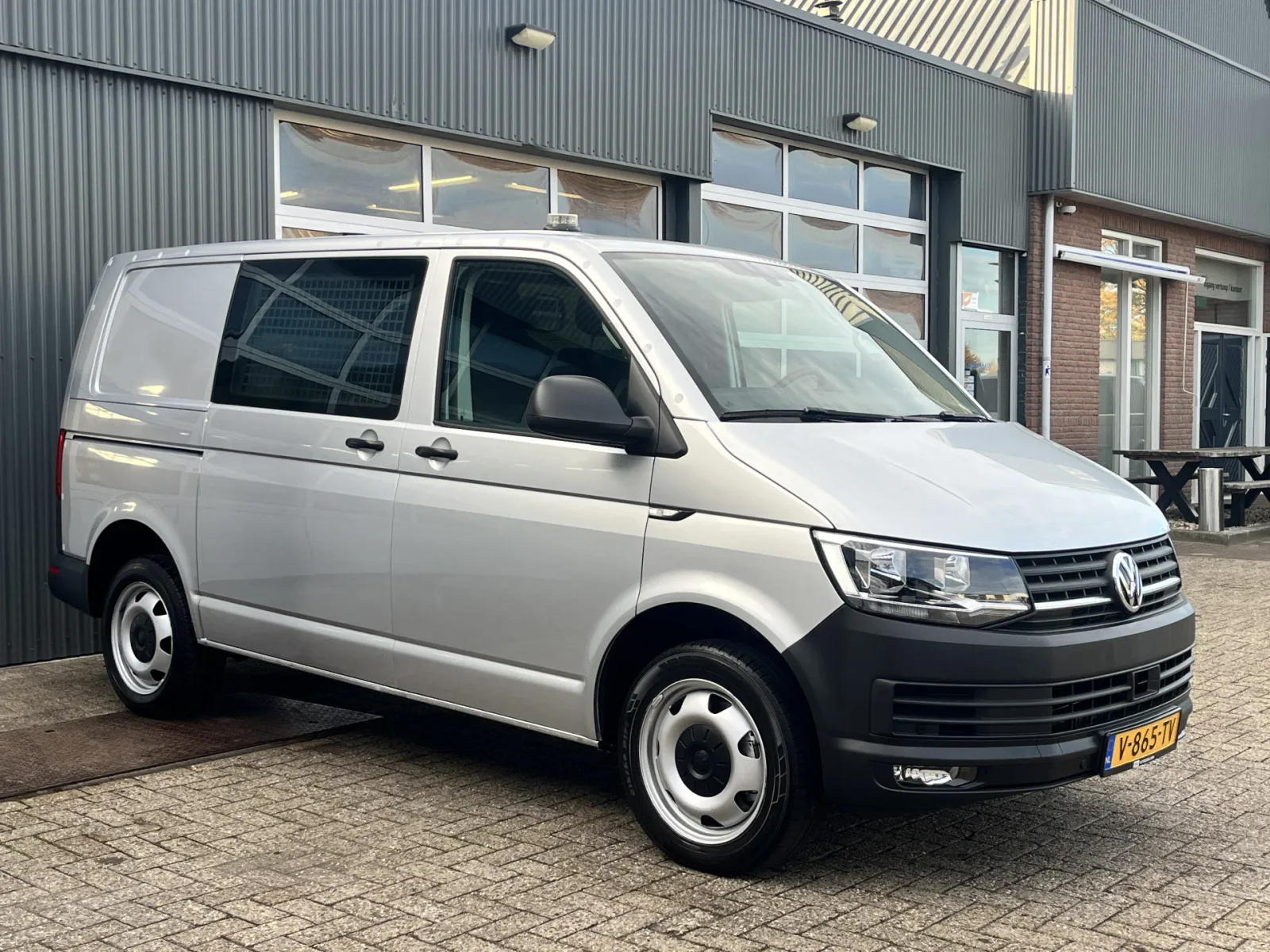Volkswagen Transporter (2019) — foto 1