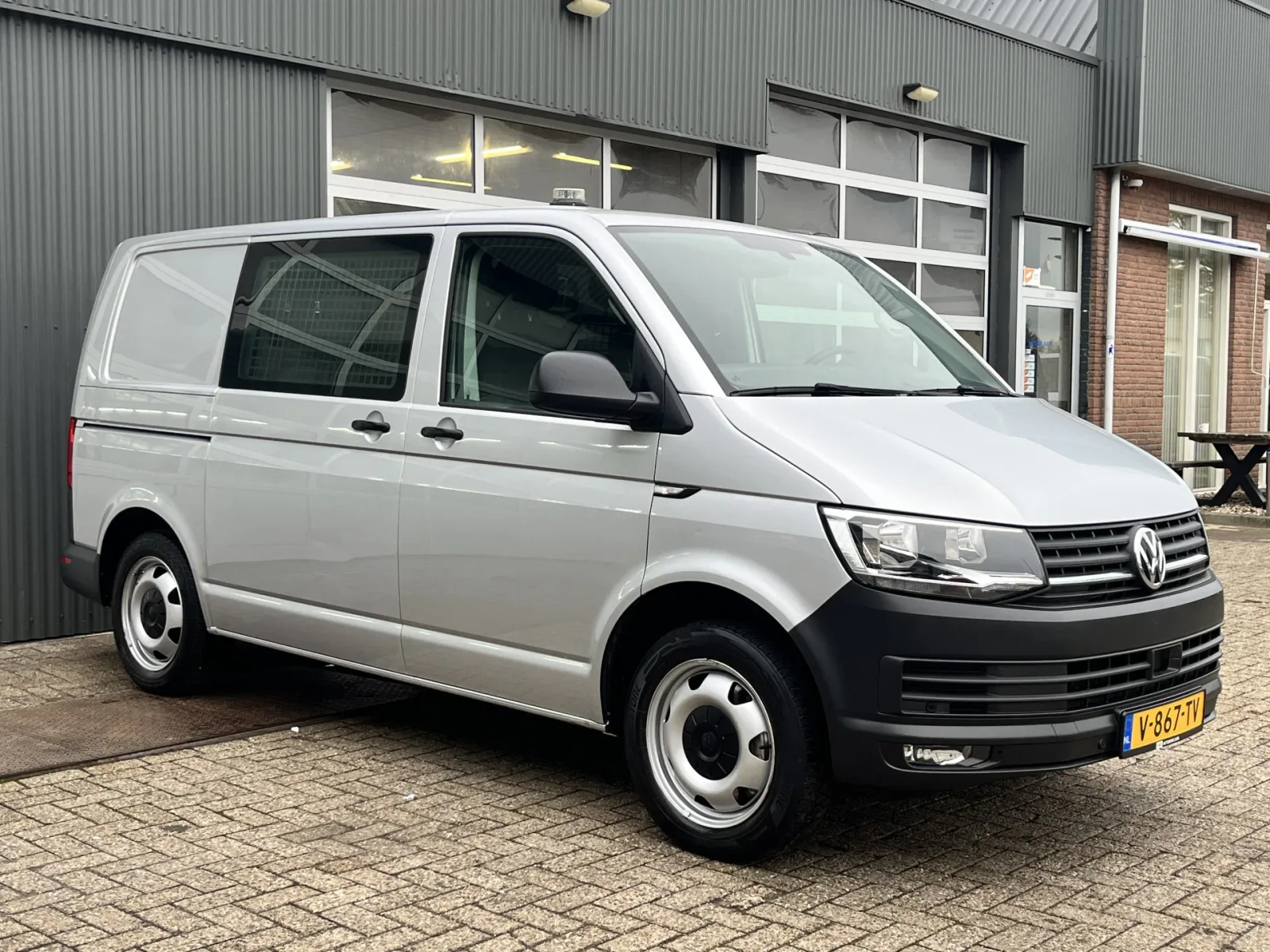 Volkswagen Transporter (2019) — foto 1
