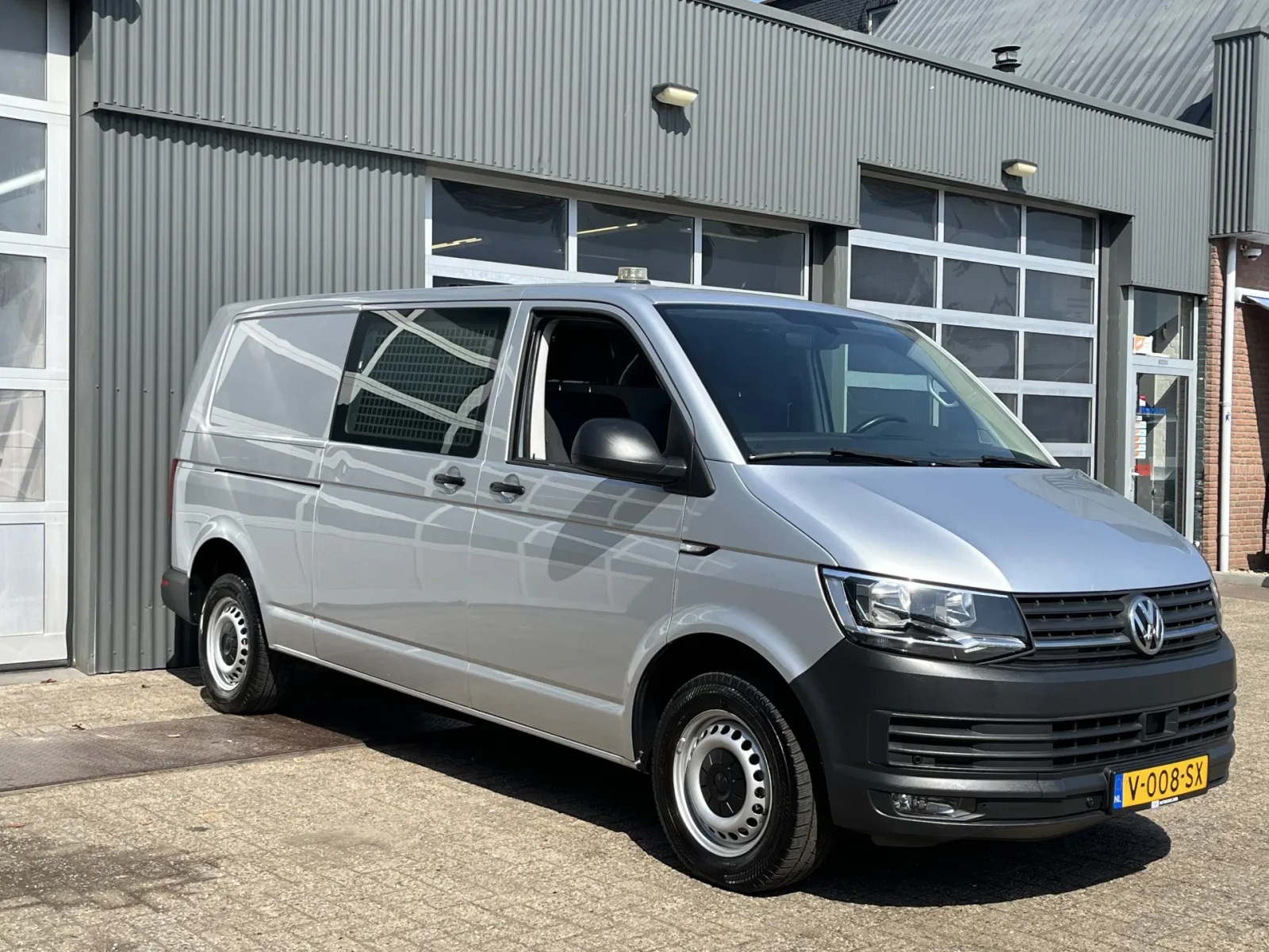 Volkswagen Transporter (2018) — foto 1