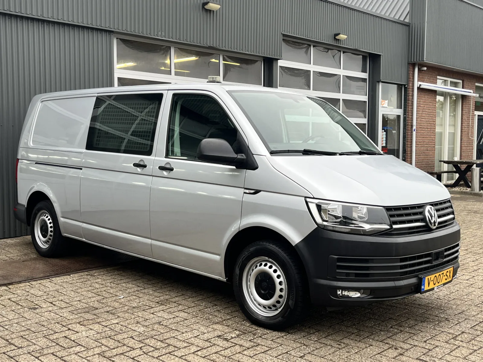 Volkswagen Transporter (2018) — foto 1