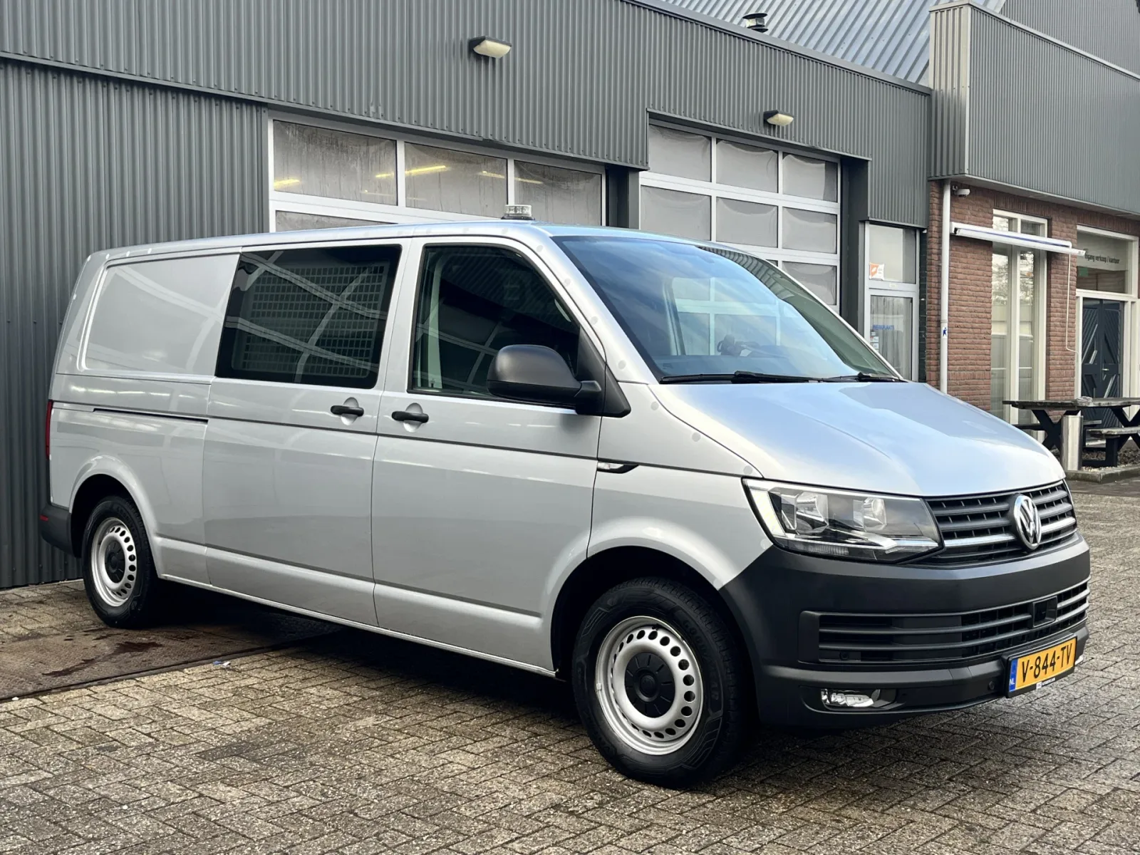 Volkswagen Transporter (2019) — foto 1