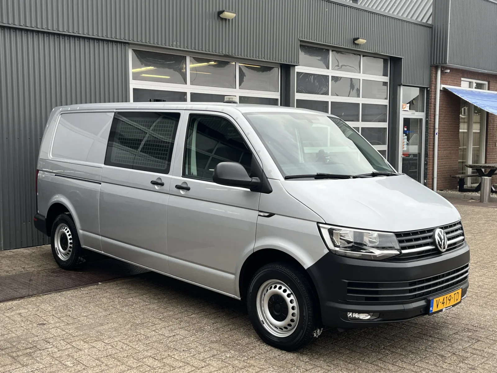 Volkswagen Transporter (2018) — foto 1