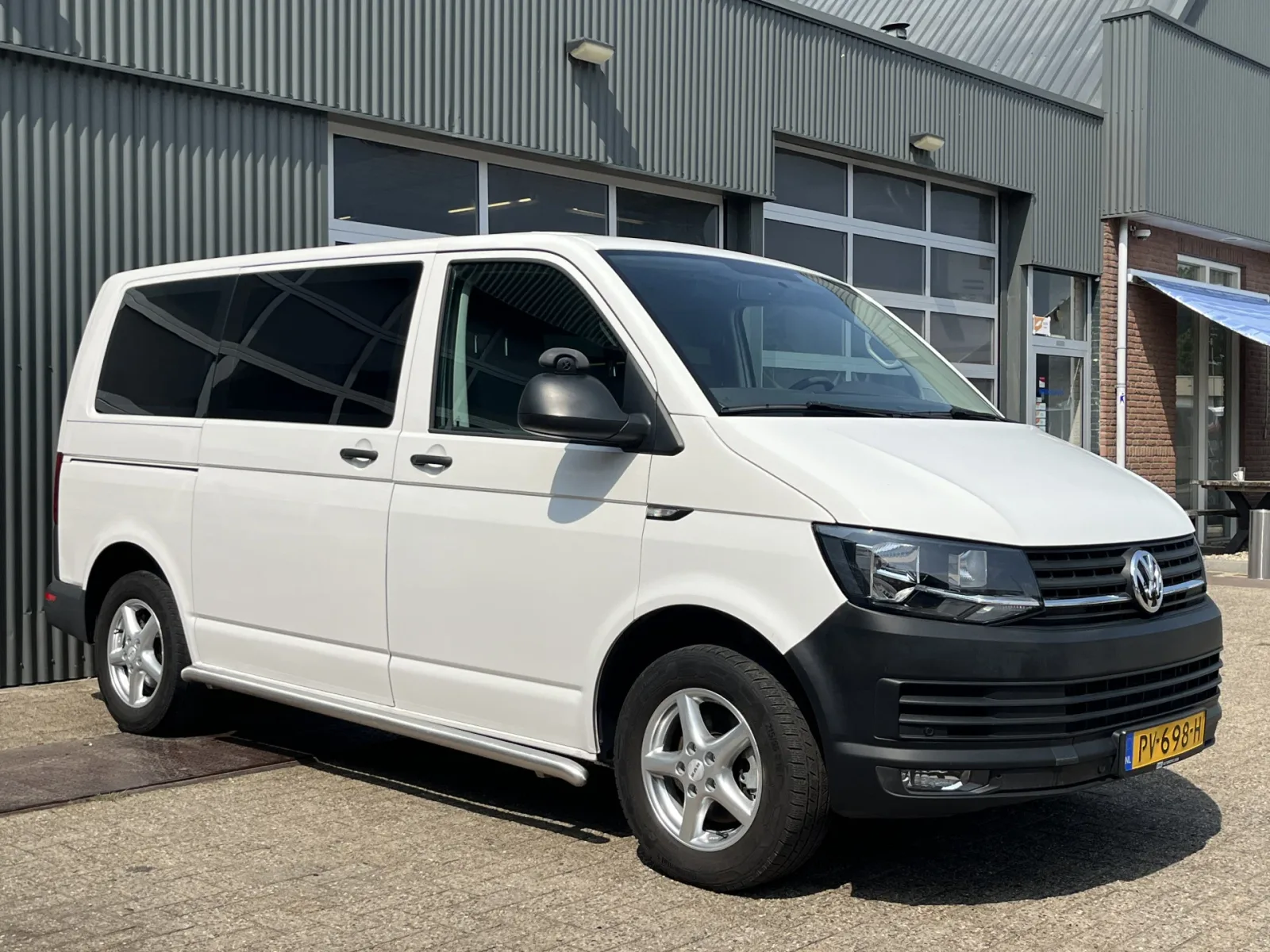 Volkswagen Transporter (2017) — foto 1