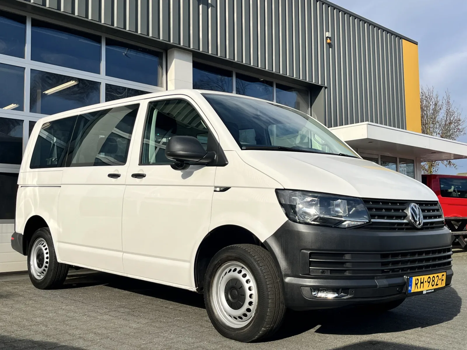 Volkswagen Transporter (2017) — foto 1