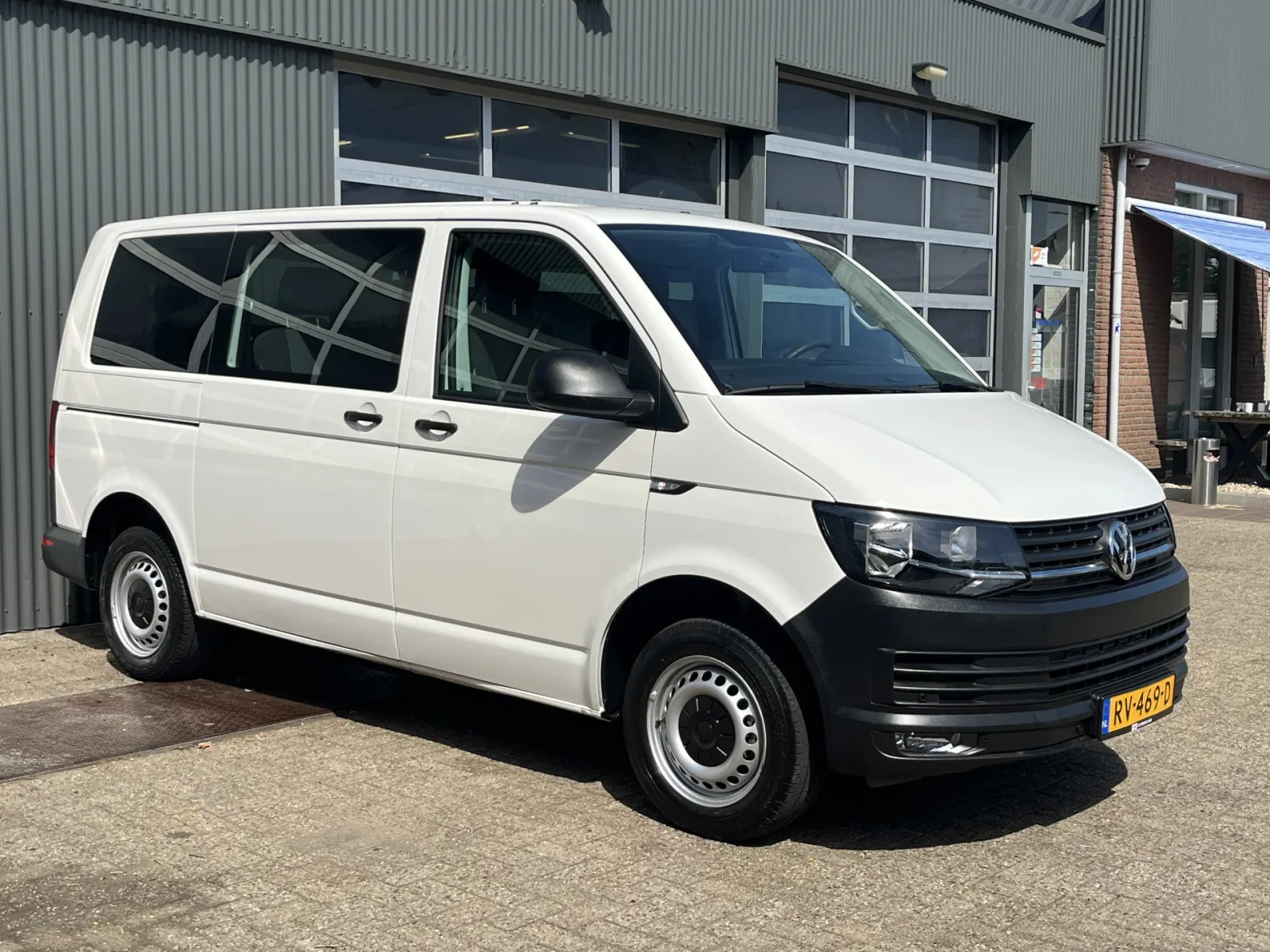 Volkswagen Transporter (2018) — foto 1