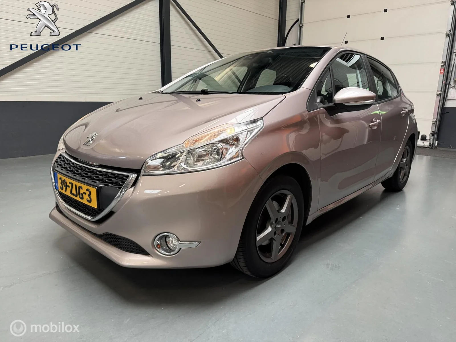 Peugeot 208 (2012) — foto 1