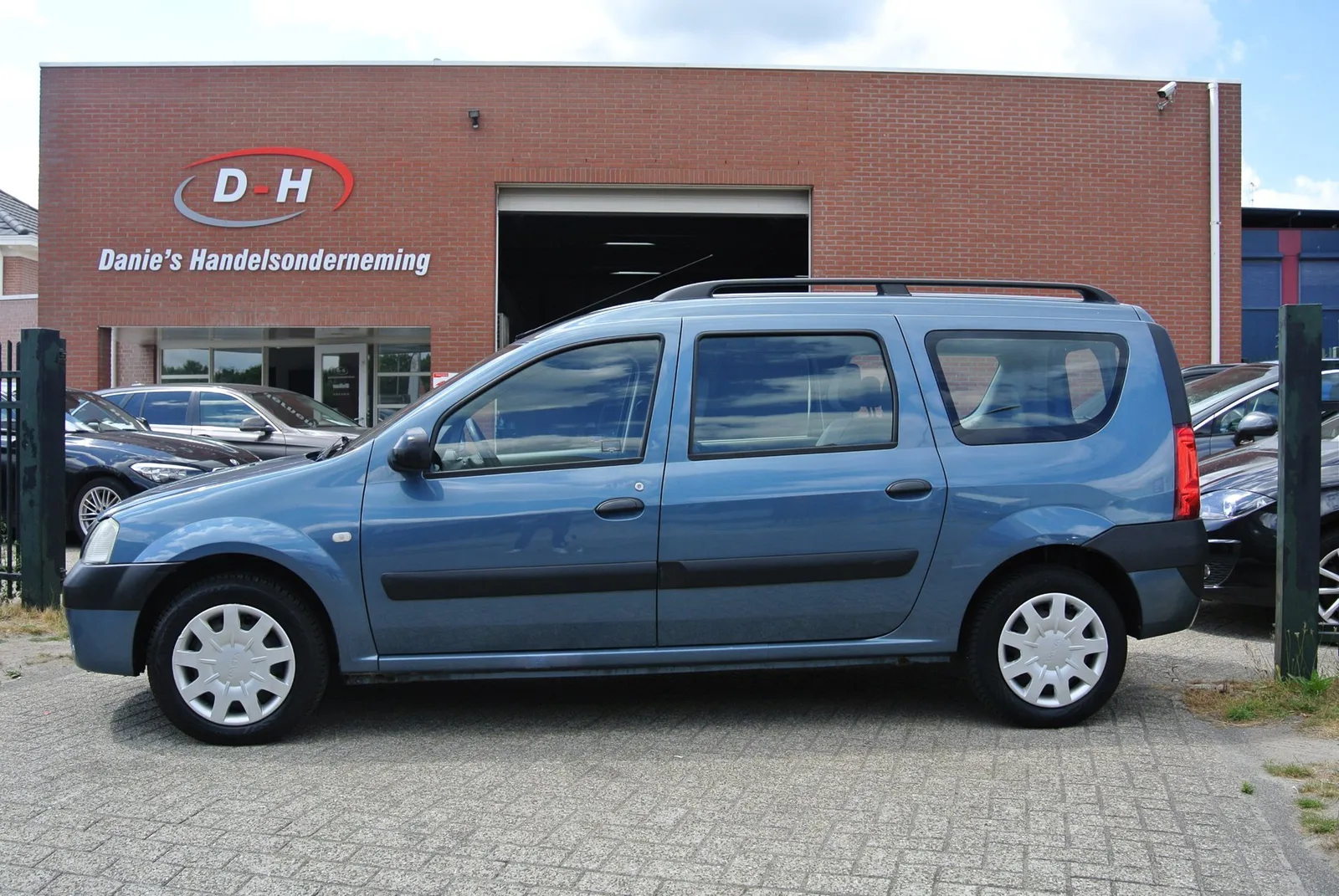 Dacia Logan MCV (2008) — foto 1
