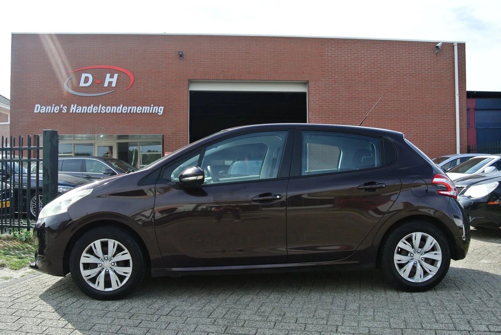 Peugeot 208 (2013) — foto 1