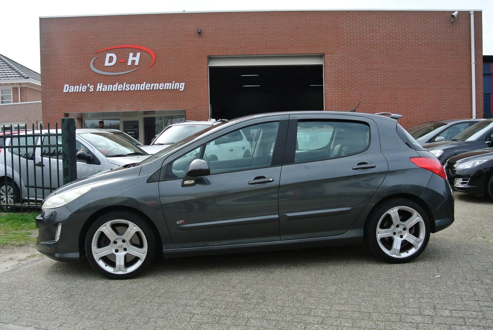 Peugeot 308 (2010) — foto 1