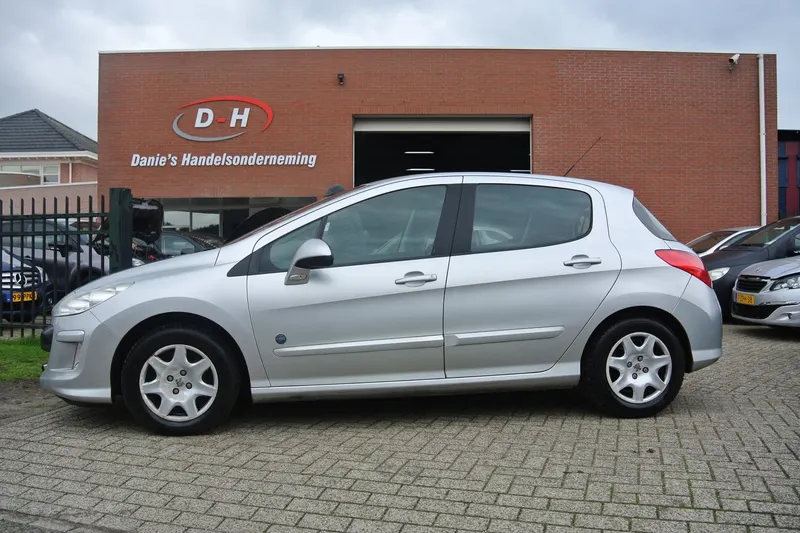 Peugeot 308 (2011)
