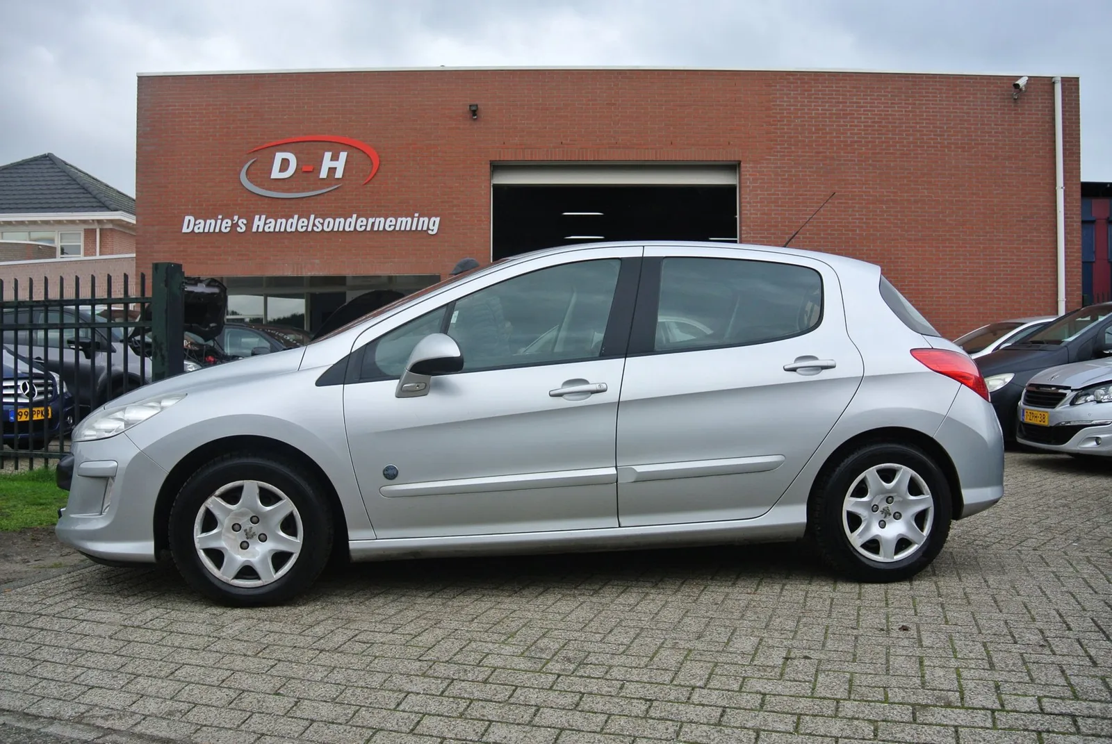 Peugeot 308 (2011) — foto 1