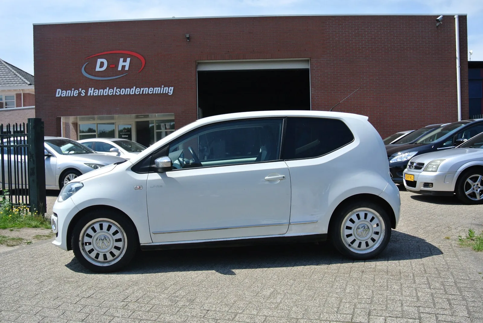 Volkswagen Up! (2012) — foto 1