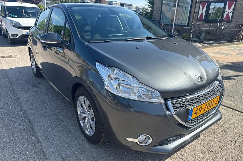 Peugeot 208 (2012)