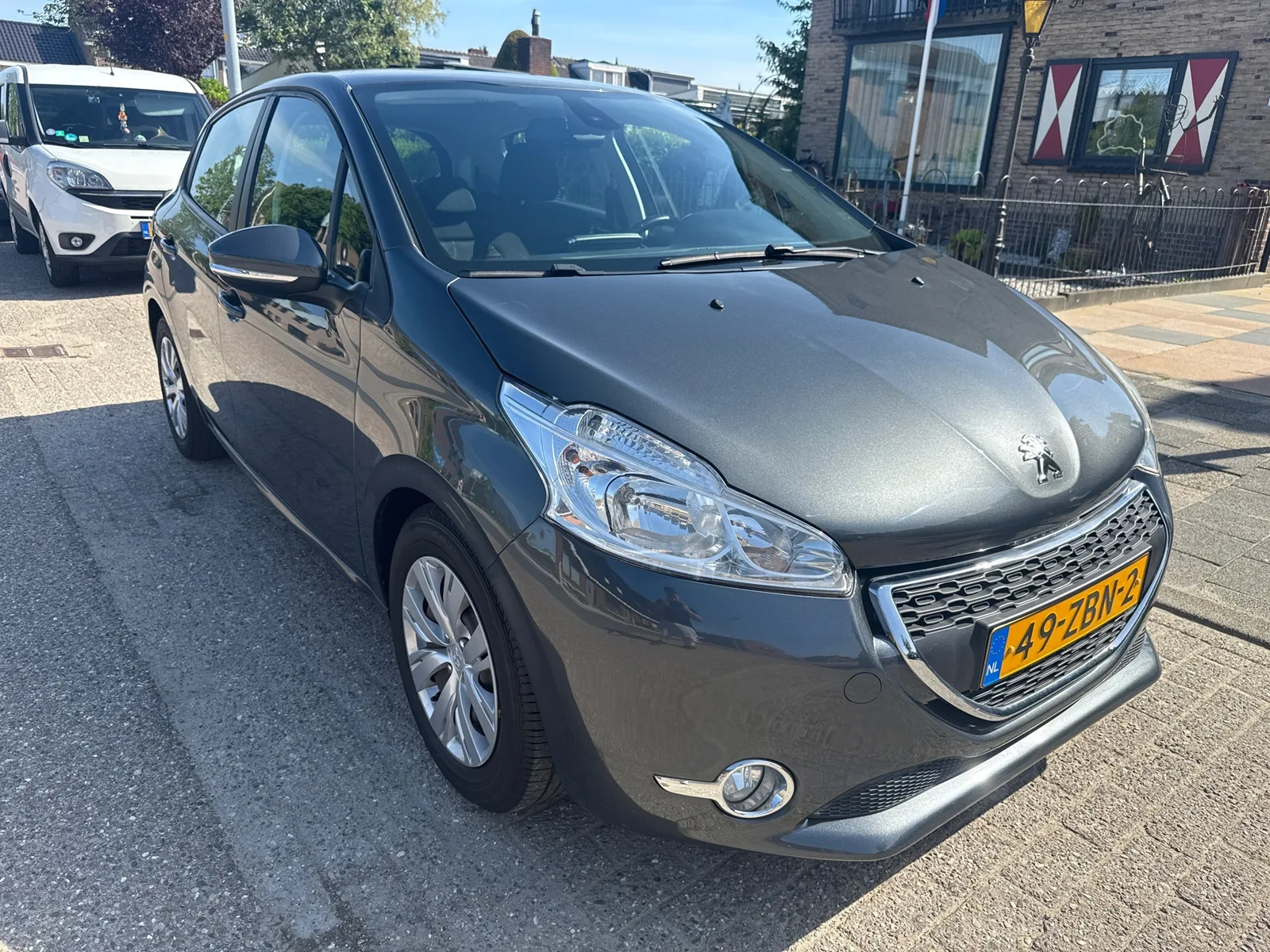Peugeot 208 (2012) — foto 1