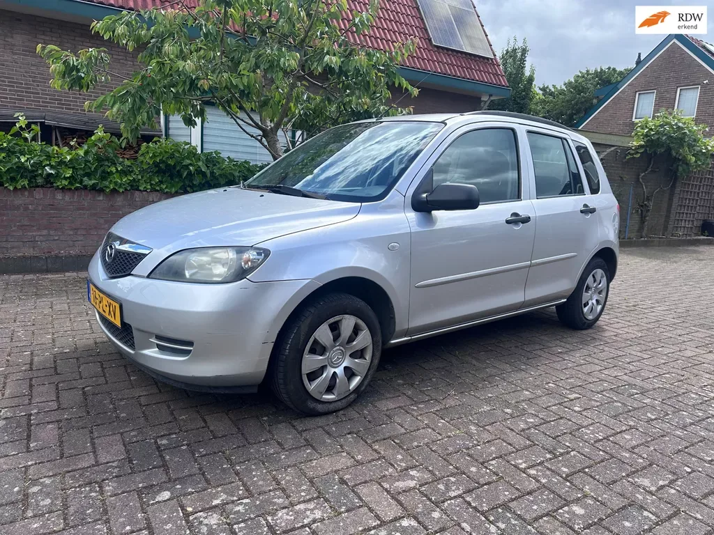 Mazda  (2004) — foto 1