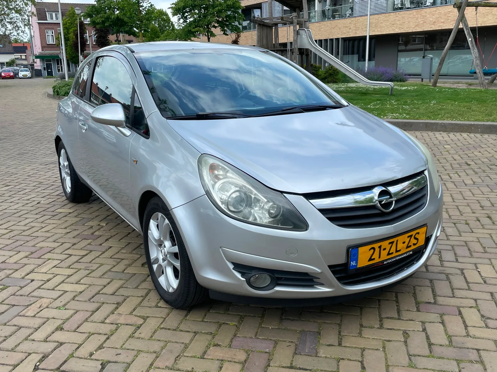 Opel Corsa (2008) — foto 1