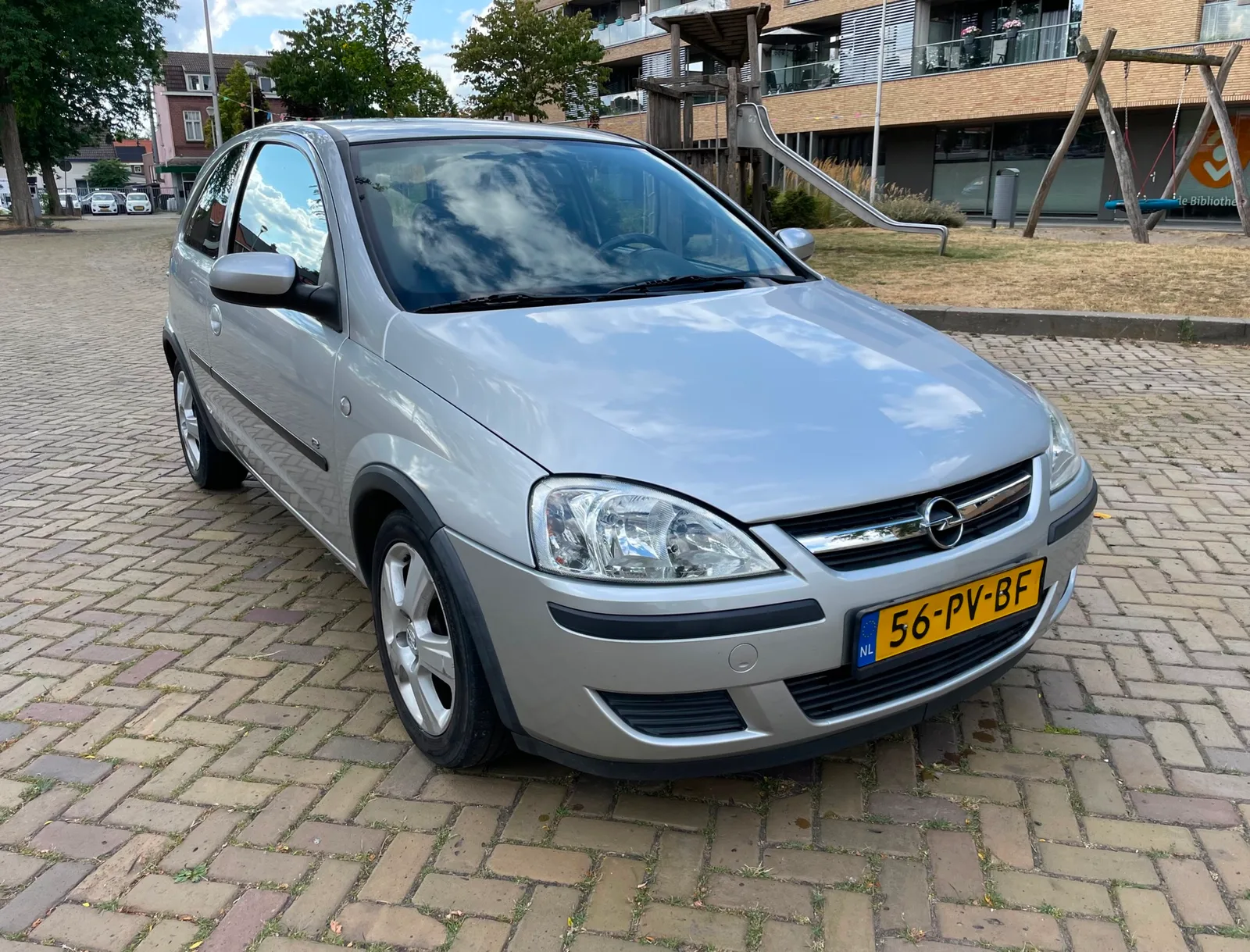 Opel Corsa (2004) — foto 1