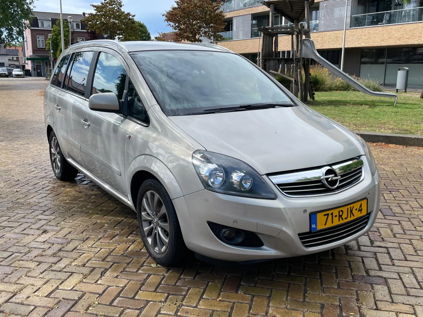 Opel Zafira (2011) — foto 1