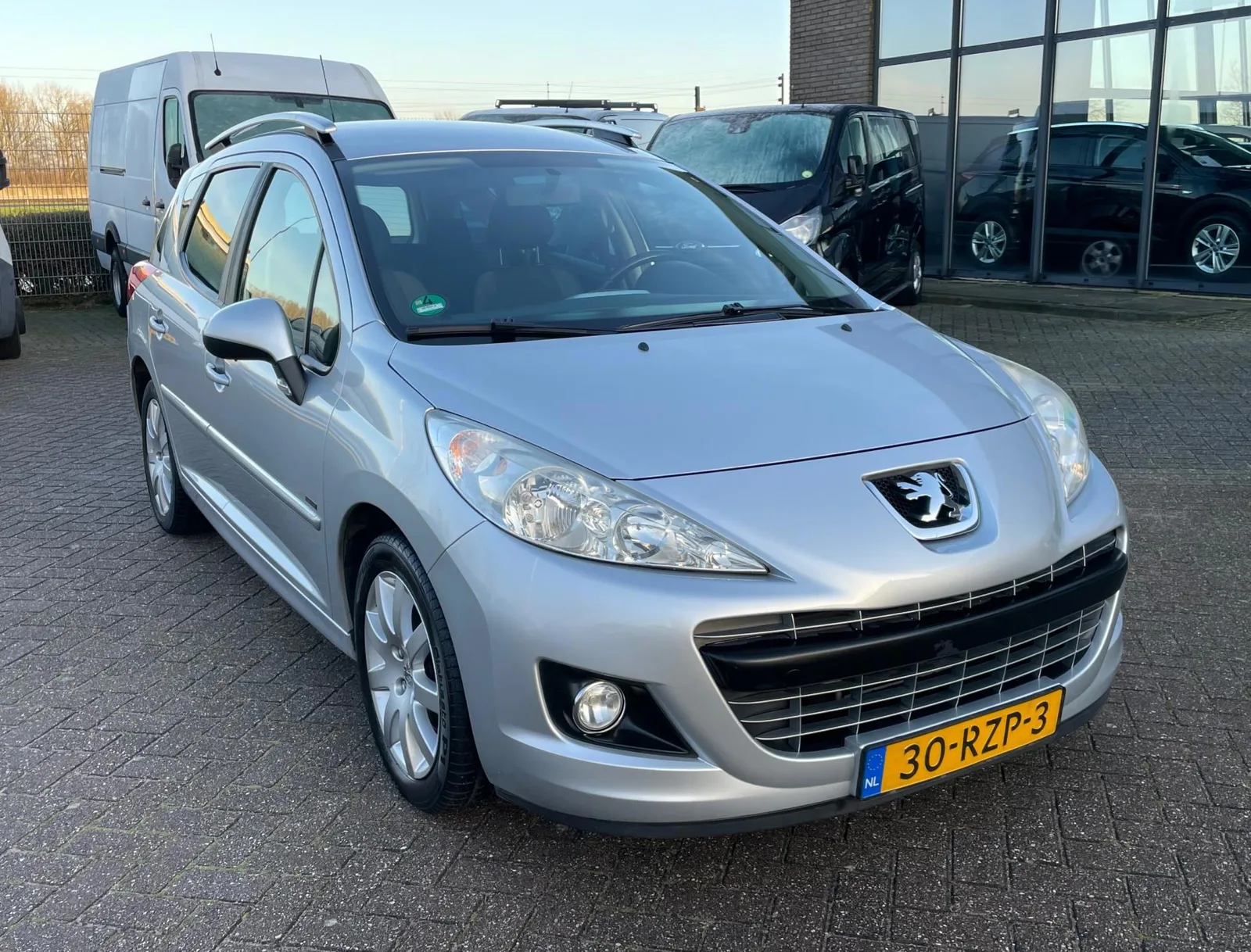 Peugeot 207 (2011) — foto 1