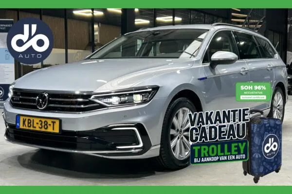 Volkswagen Passat (2023) — foto 1