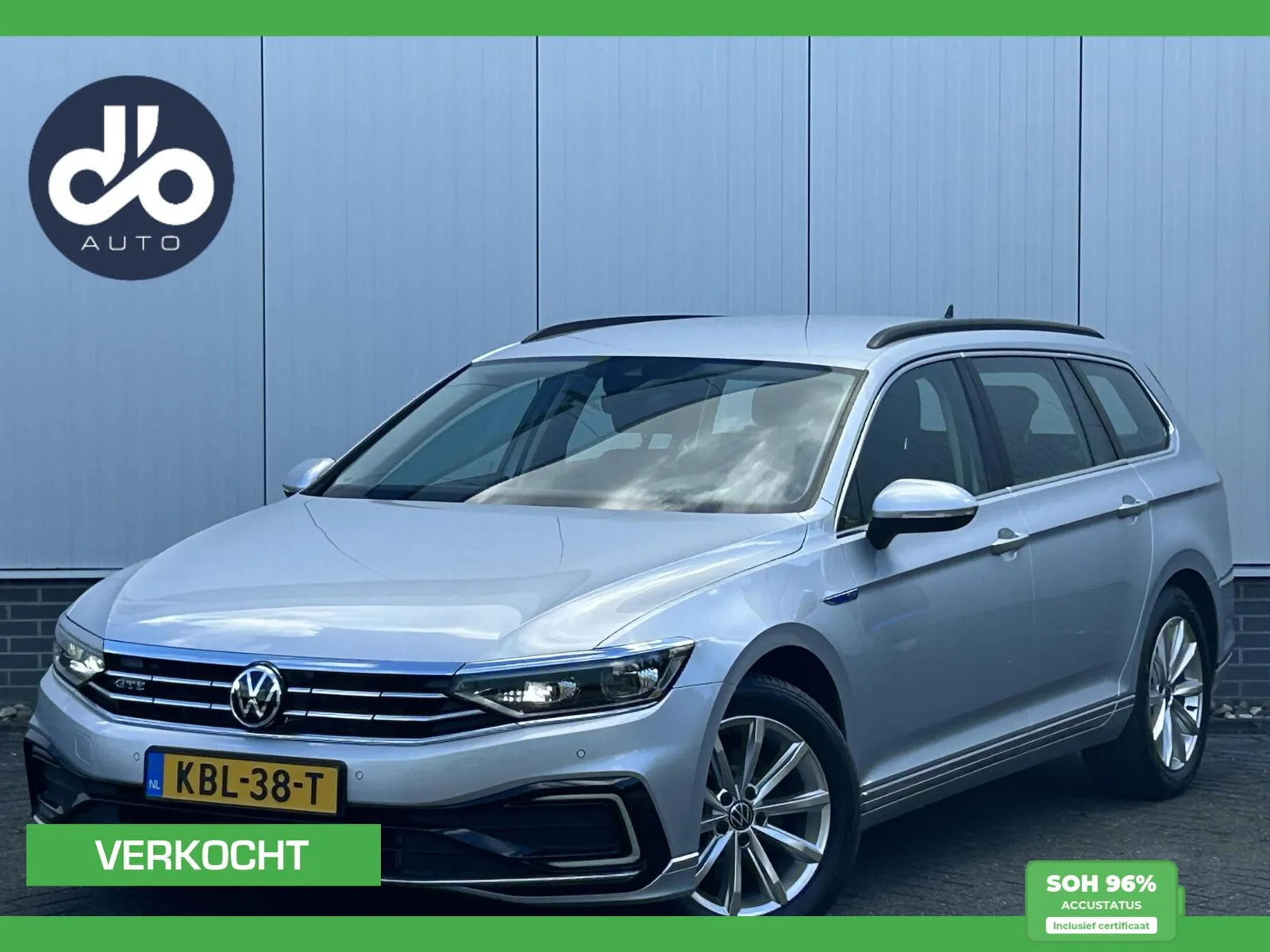 Volkswagen Passat (2023) — foto 1