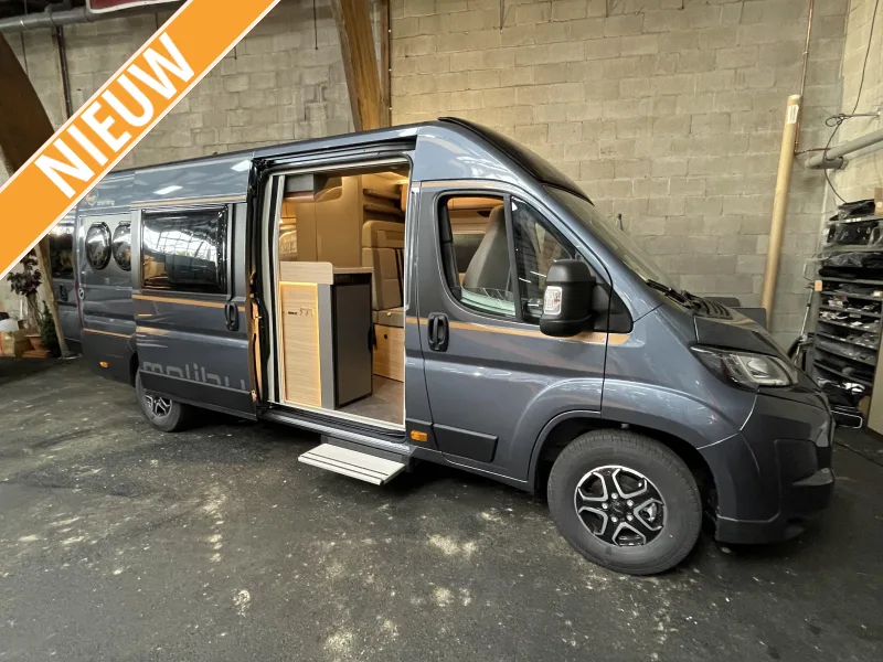 Malibu First Class (2026) — foto 1