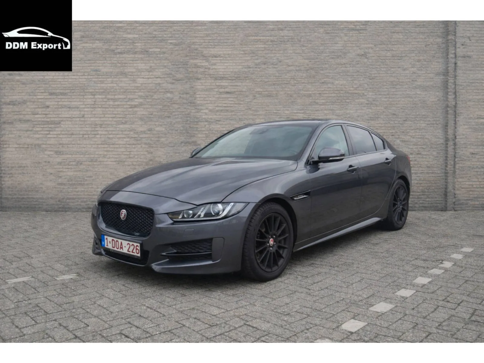 Jaguar XE (2018) — foto 1