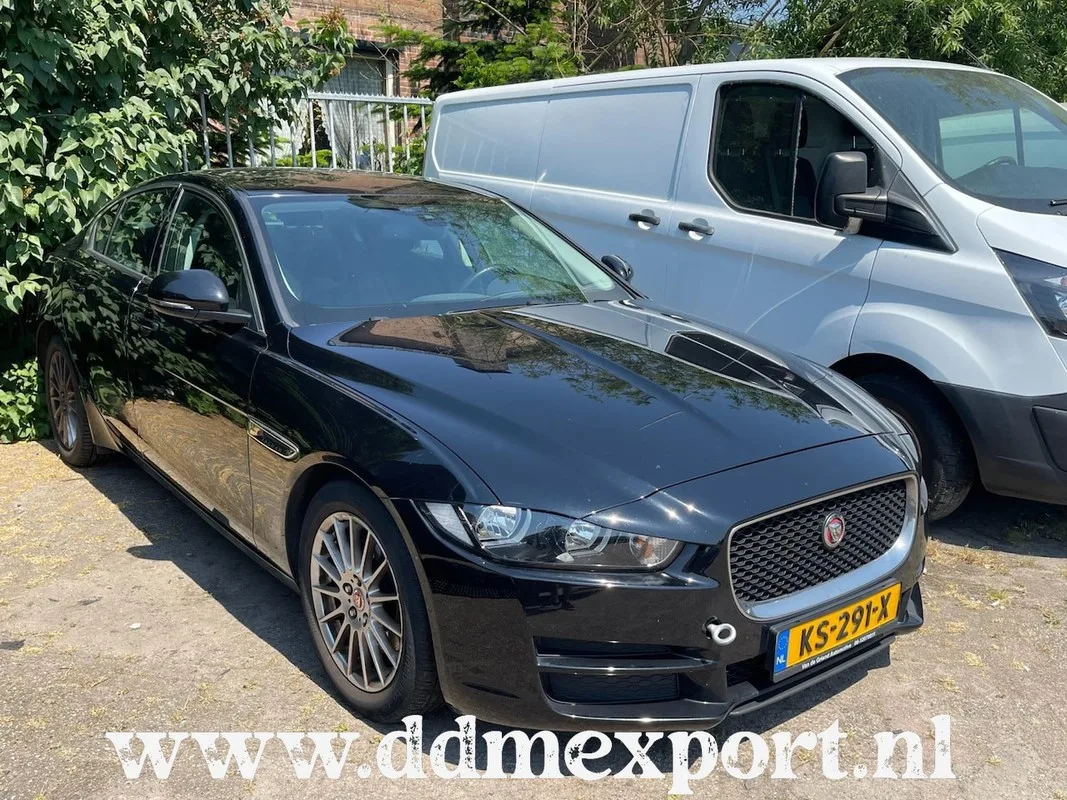 Jaguar XE (2016) — foto 1