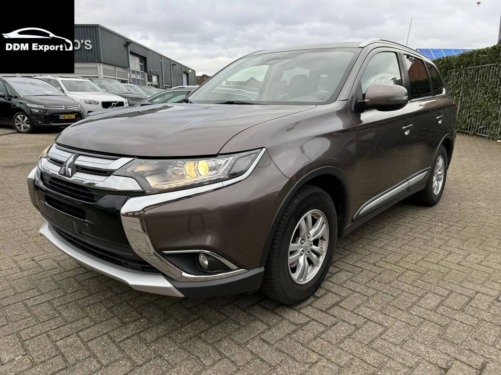 Mitsubishi Outlander (2017) — foto 1