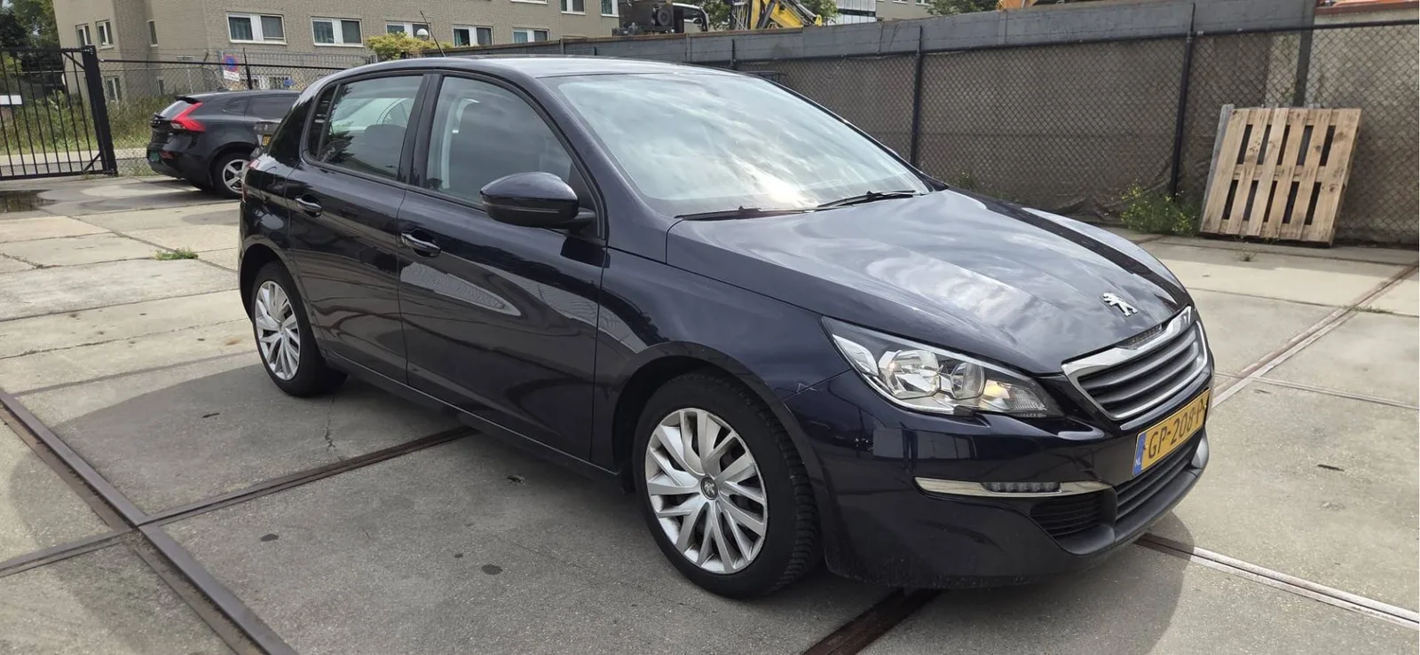 Peugeot 308 (2015) — foto 1