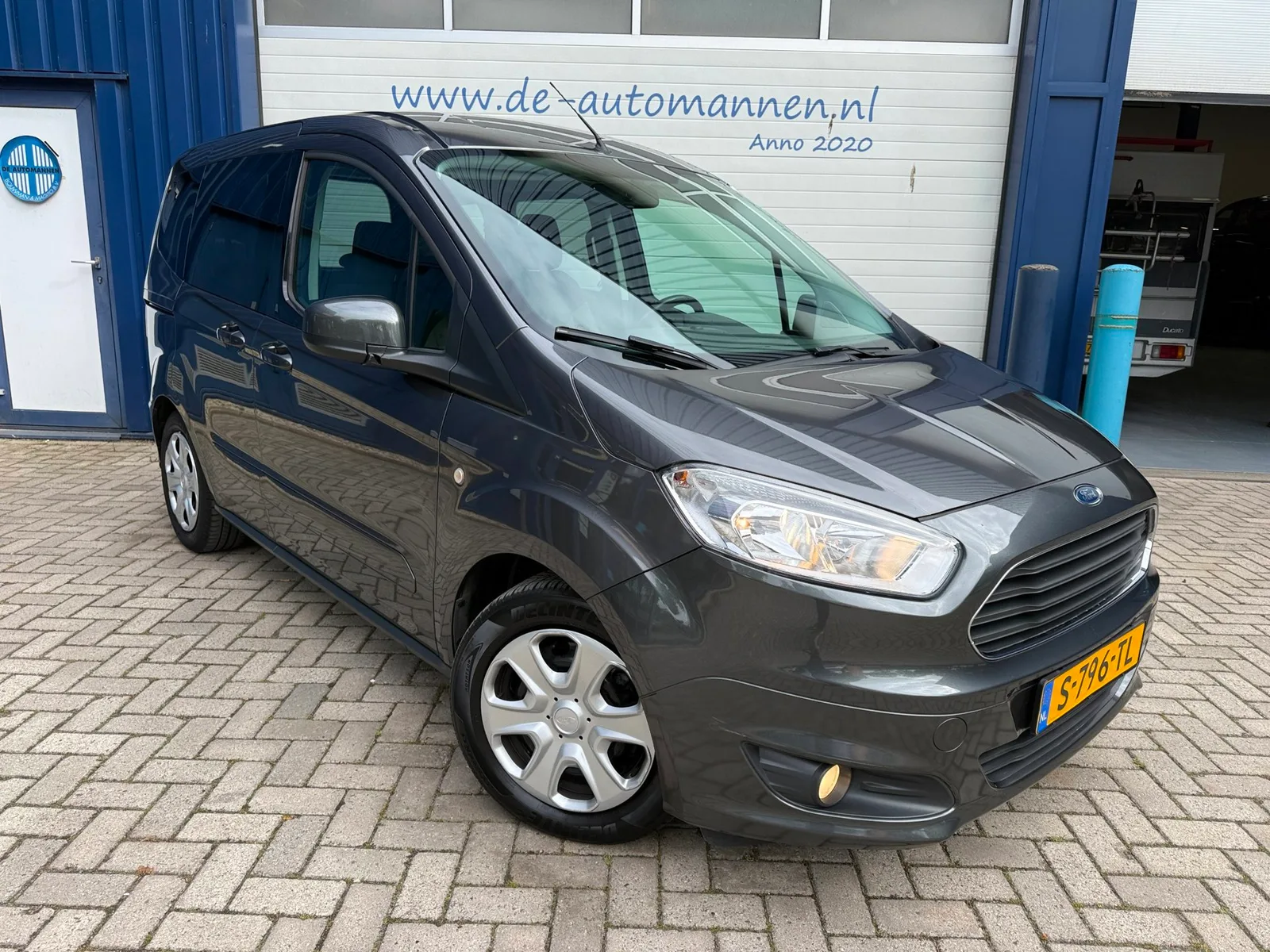 Ford Tourneo Courier (2015) — foto 1