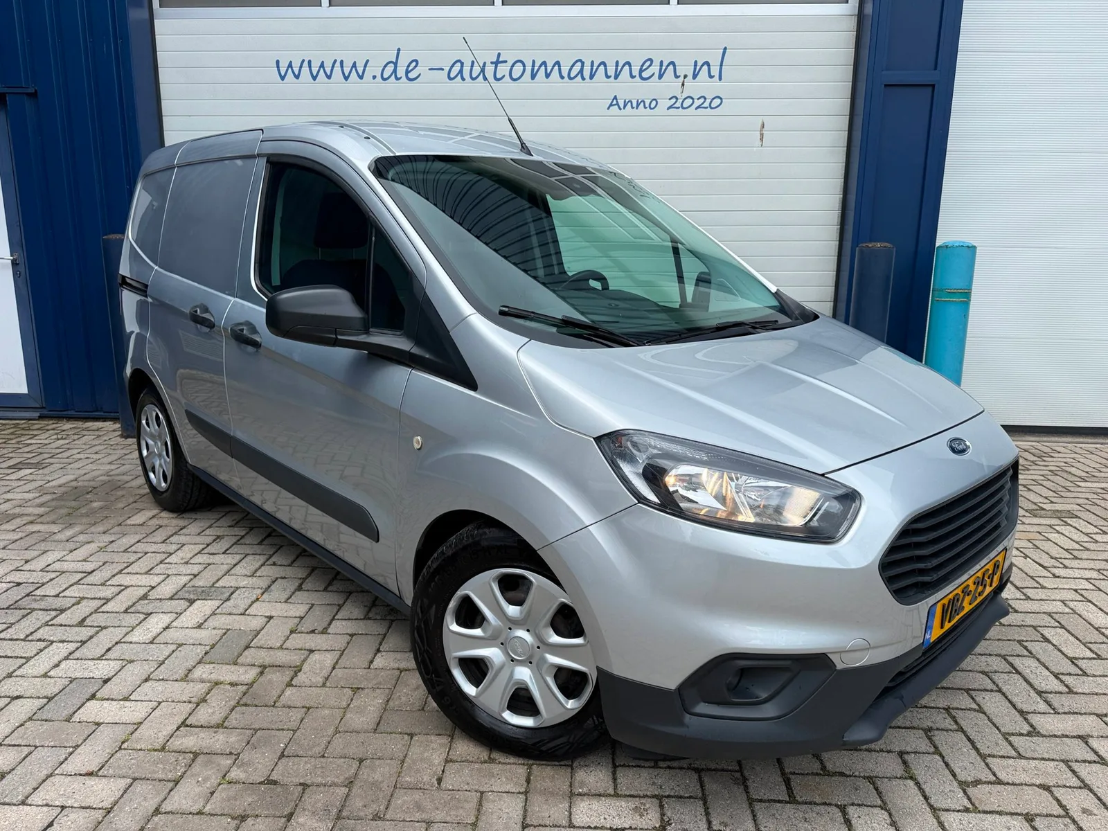 Ford Transit Courier (2019) — foto 1