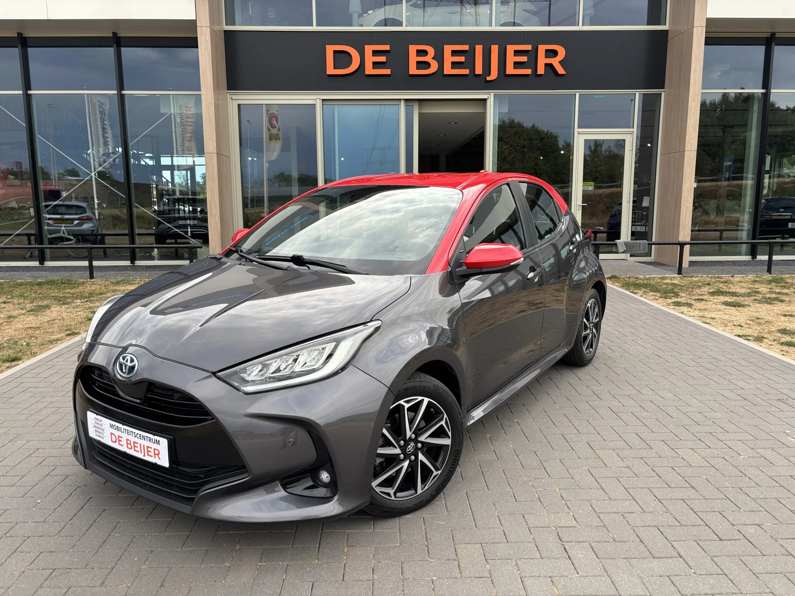 Toyota Yaris (2021) — foto 1