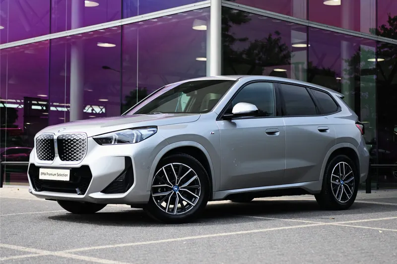 BMW iX1 (2024)